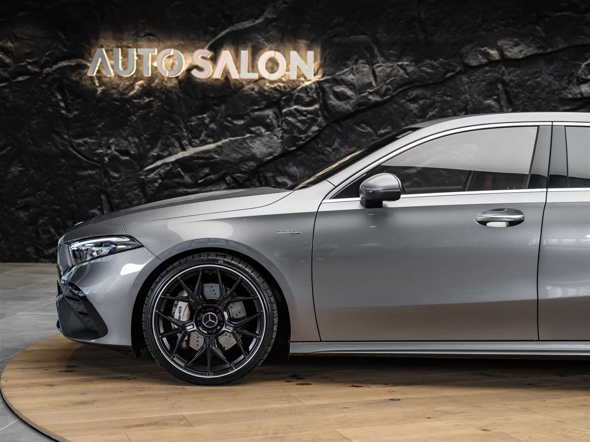 listing desktop thumbnail image 17