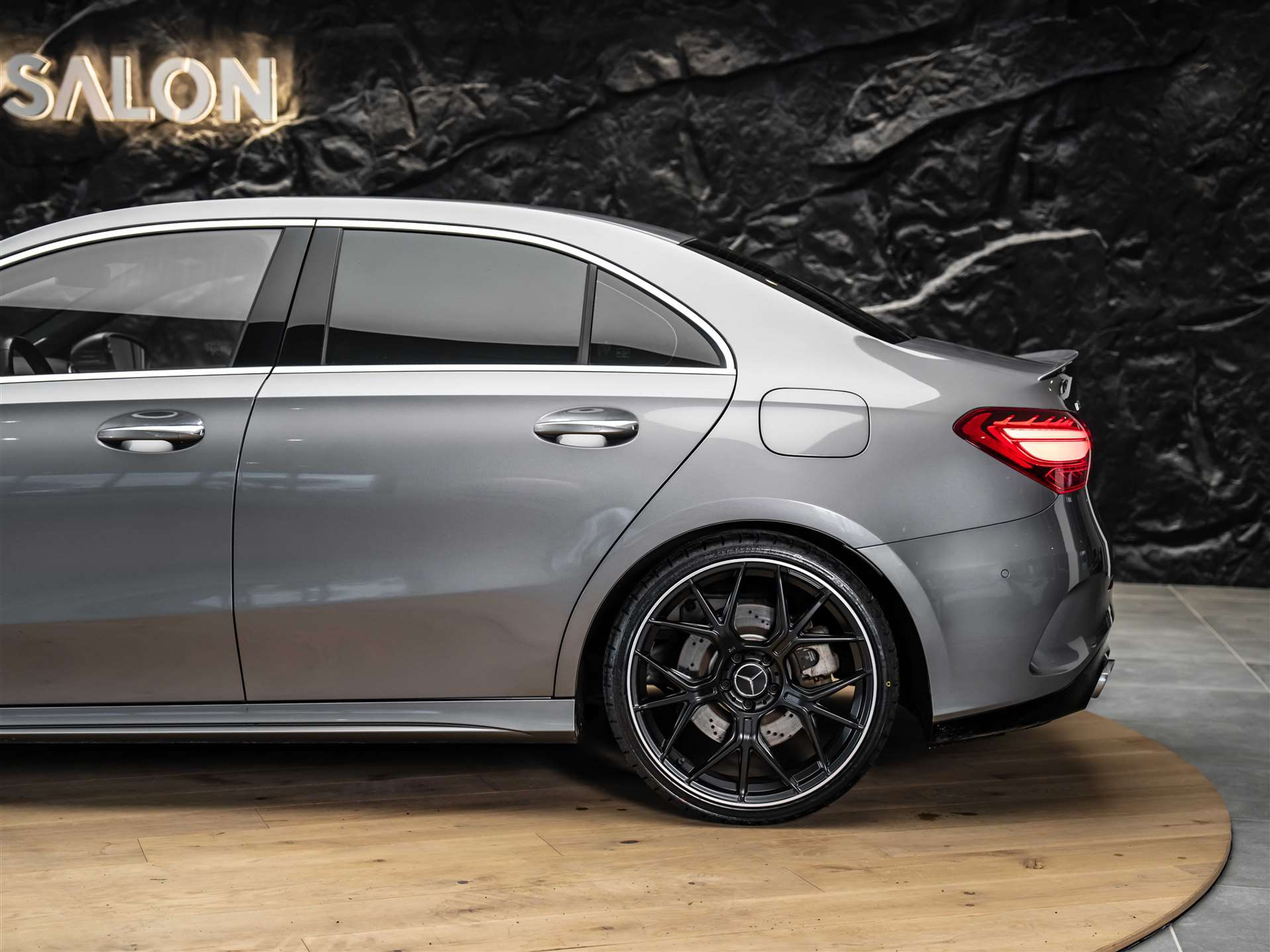 listing desktop thumbnail image 19