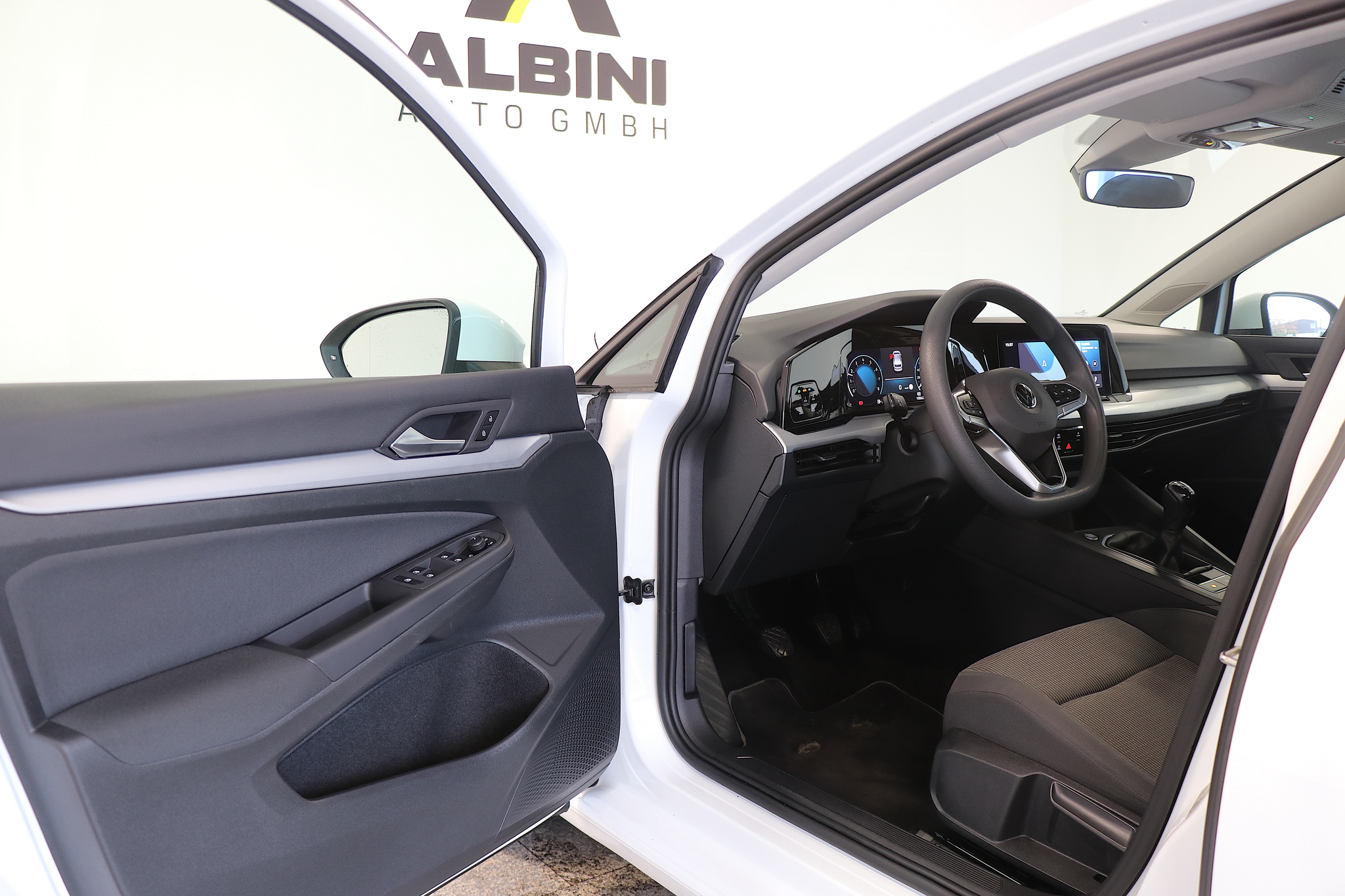 listing desktop thumbnail image 4