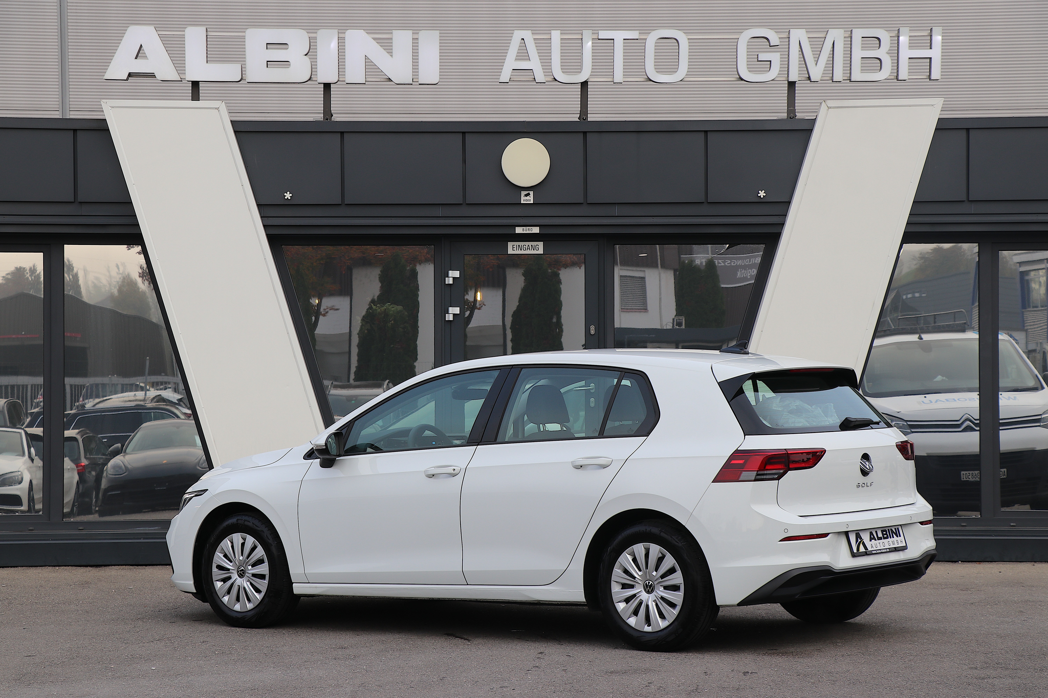 listing desktop thumbnail image 3