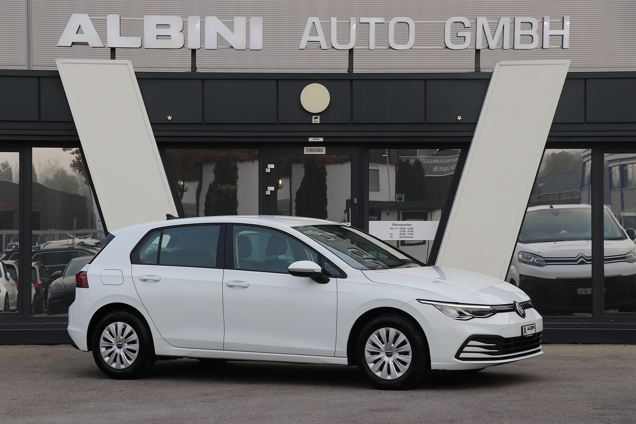 listing desktop thumbnail image 1