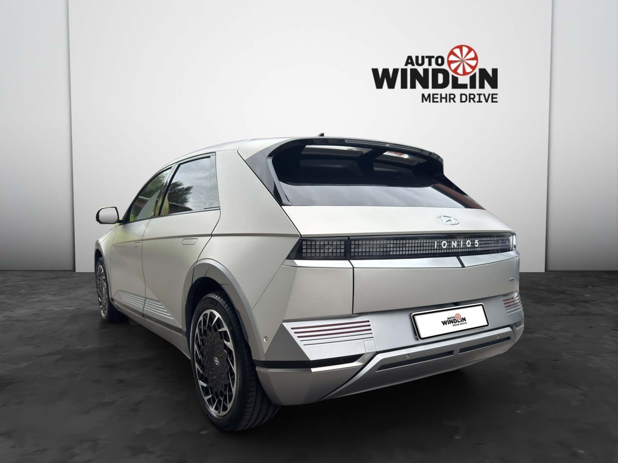 listing desktop thumbnail image 3