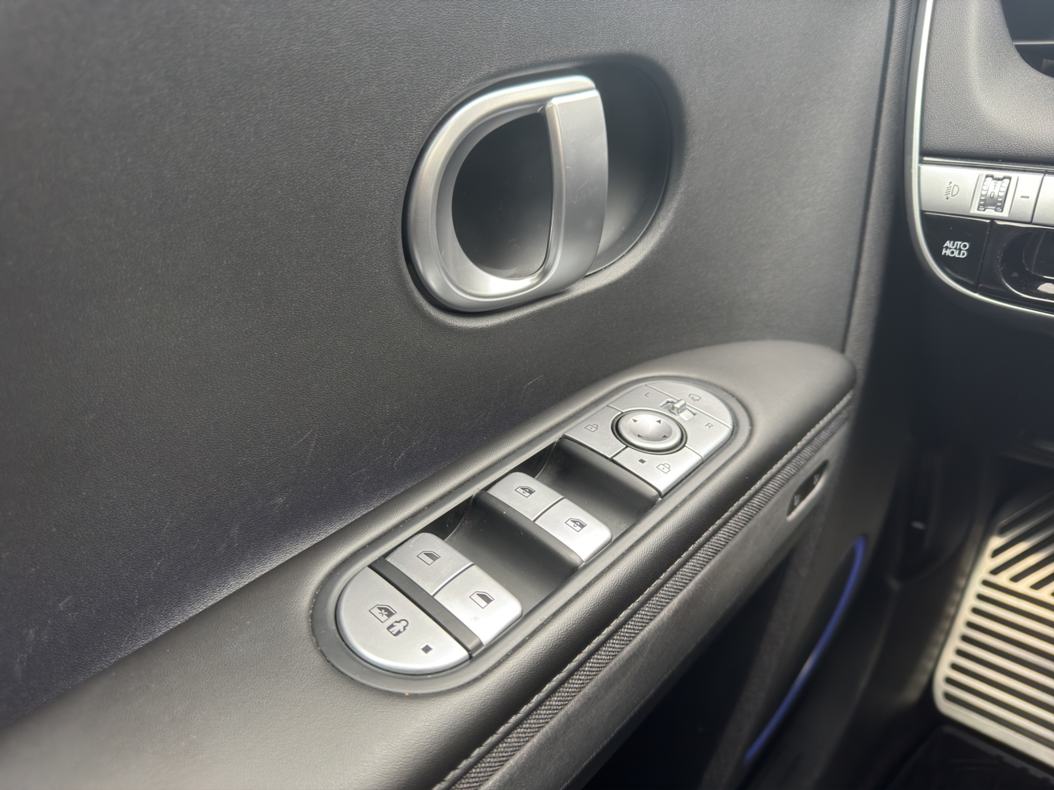 listing desktop thumbnail image 11