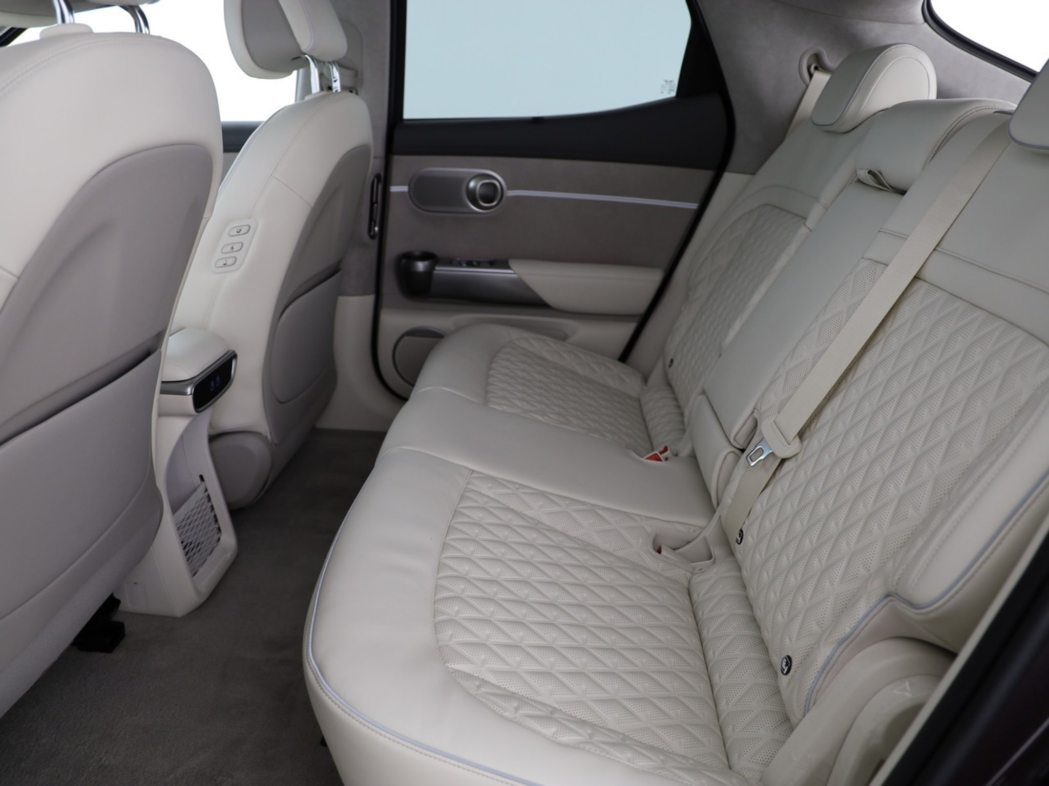 listing desktop thumbnail image 4