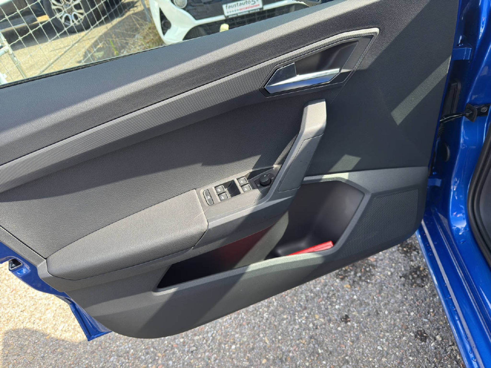 listing desktop thumbnail image 10