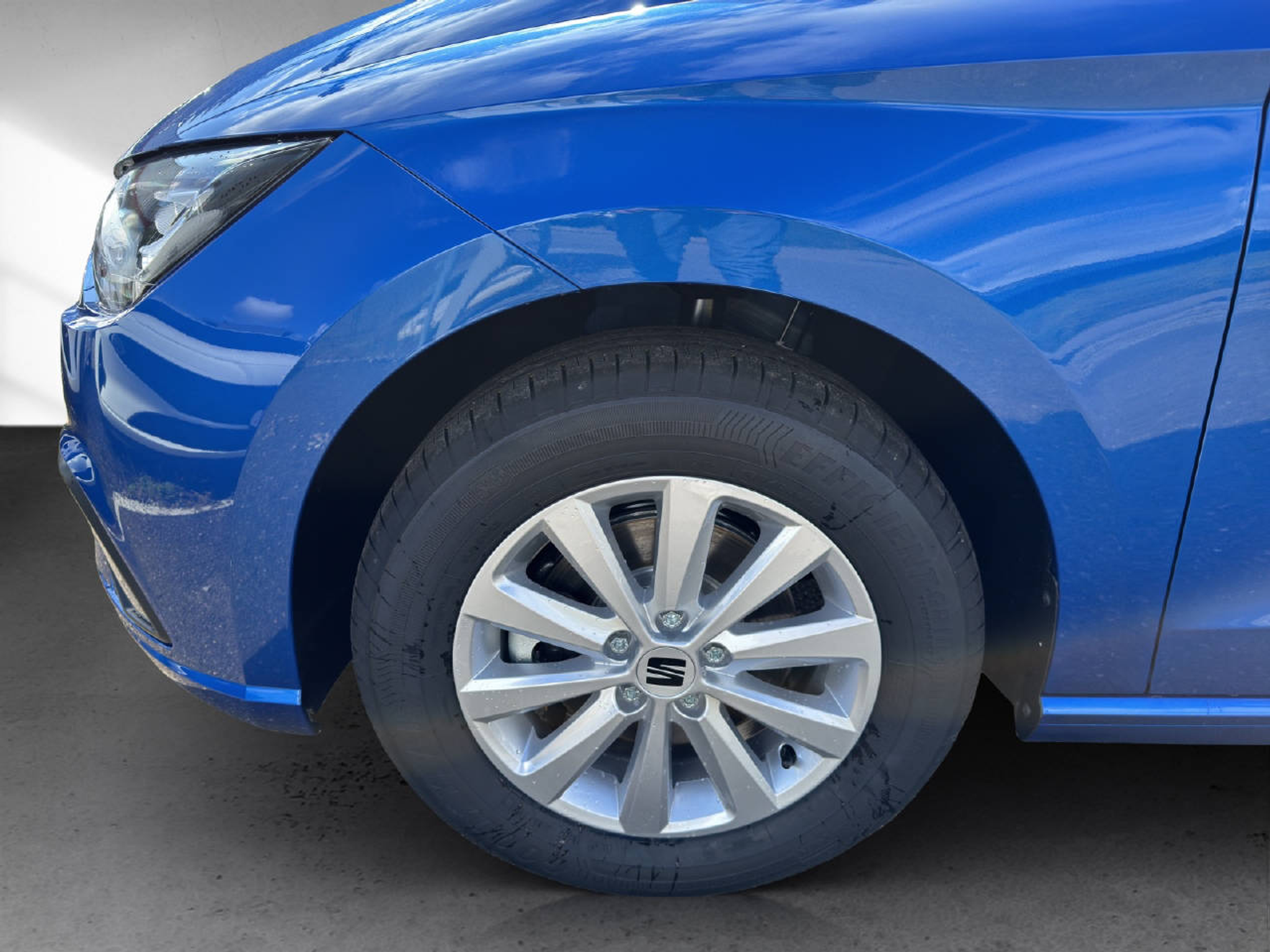 listing desktop thumbnail image 3