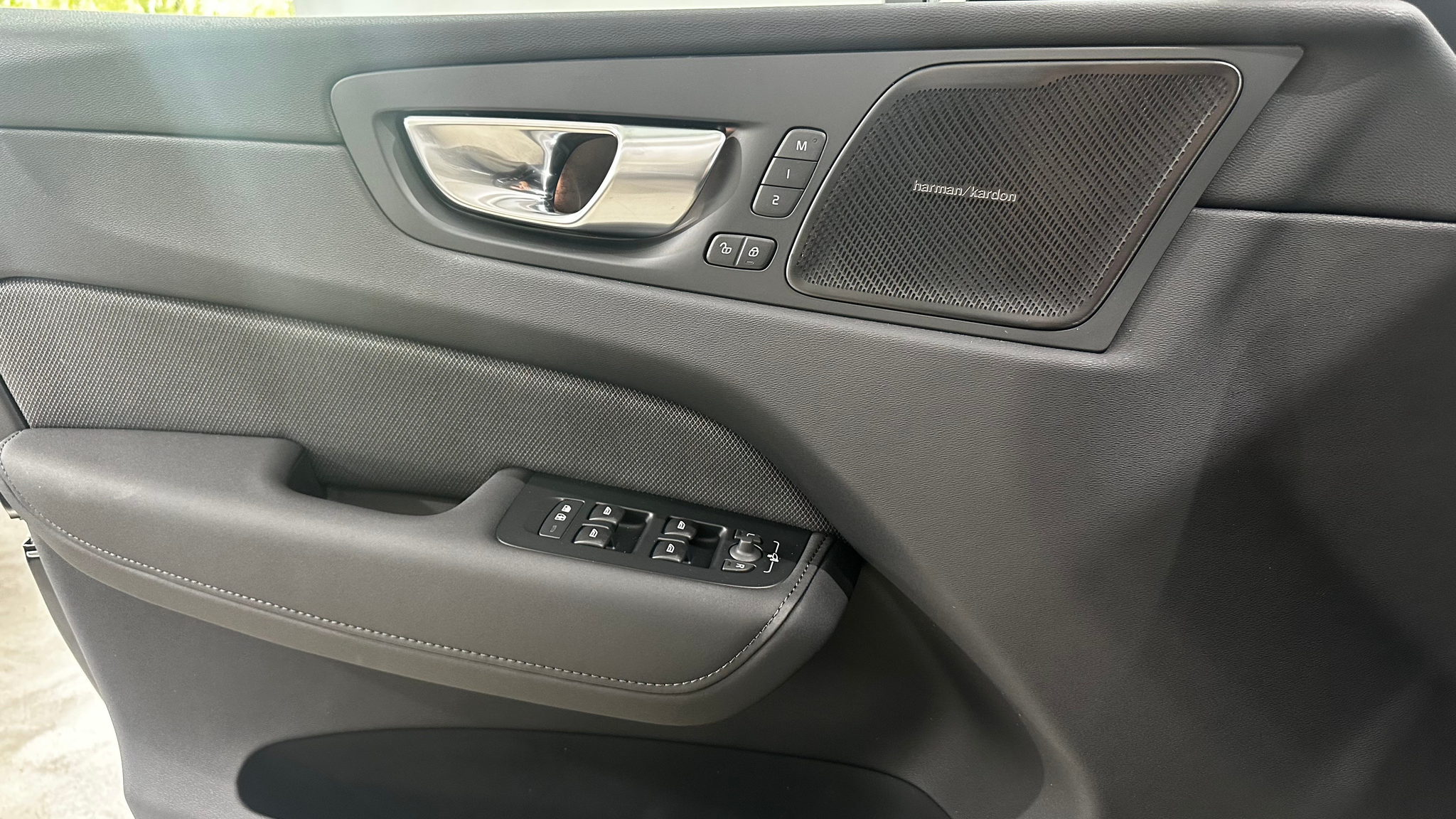 listing desktop thumbnail image 11