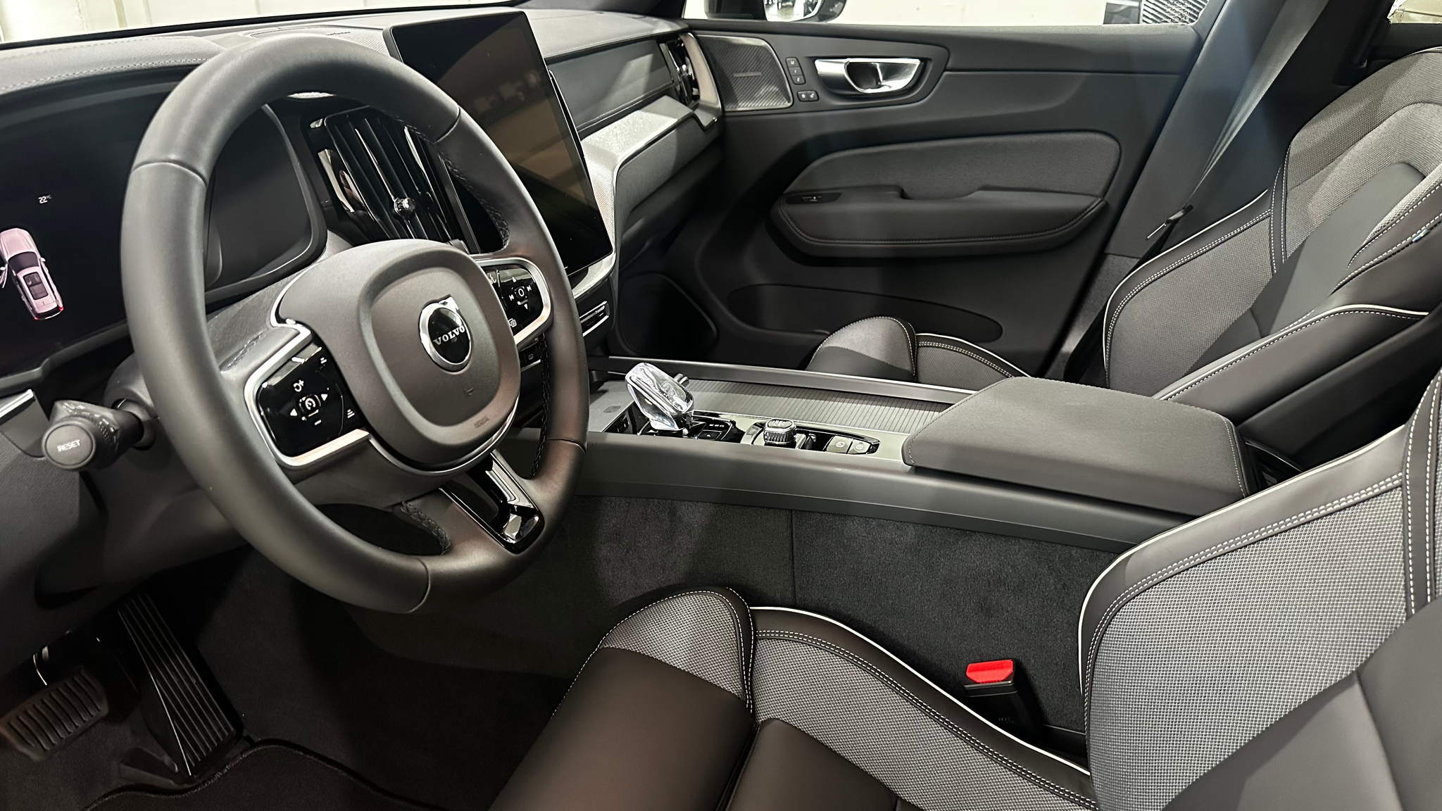 listing desktop thumbnail image 3