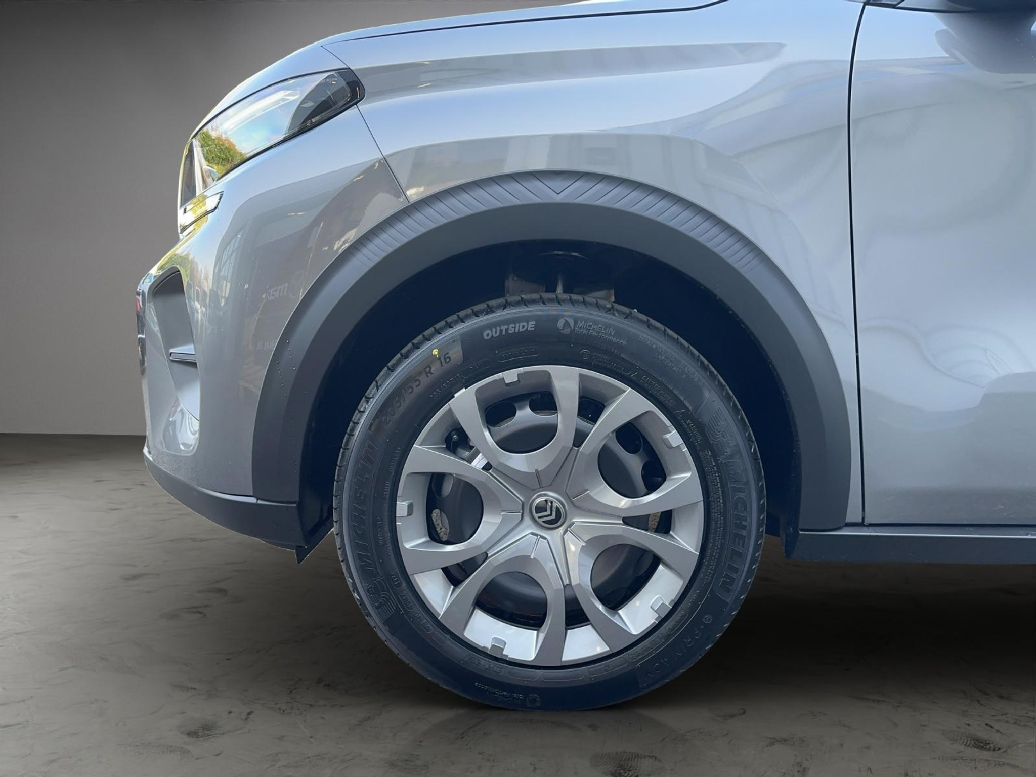 listing desktop thumbnail image 17