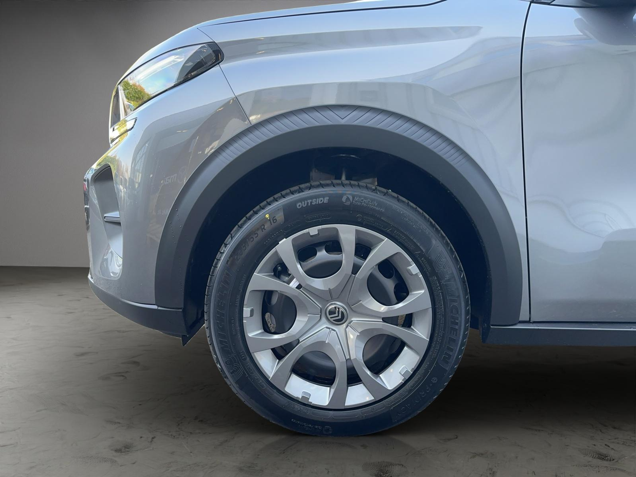 listing desktop thumbnail image 17