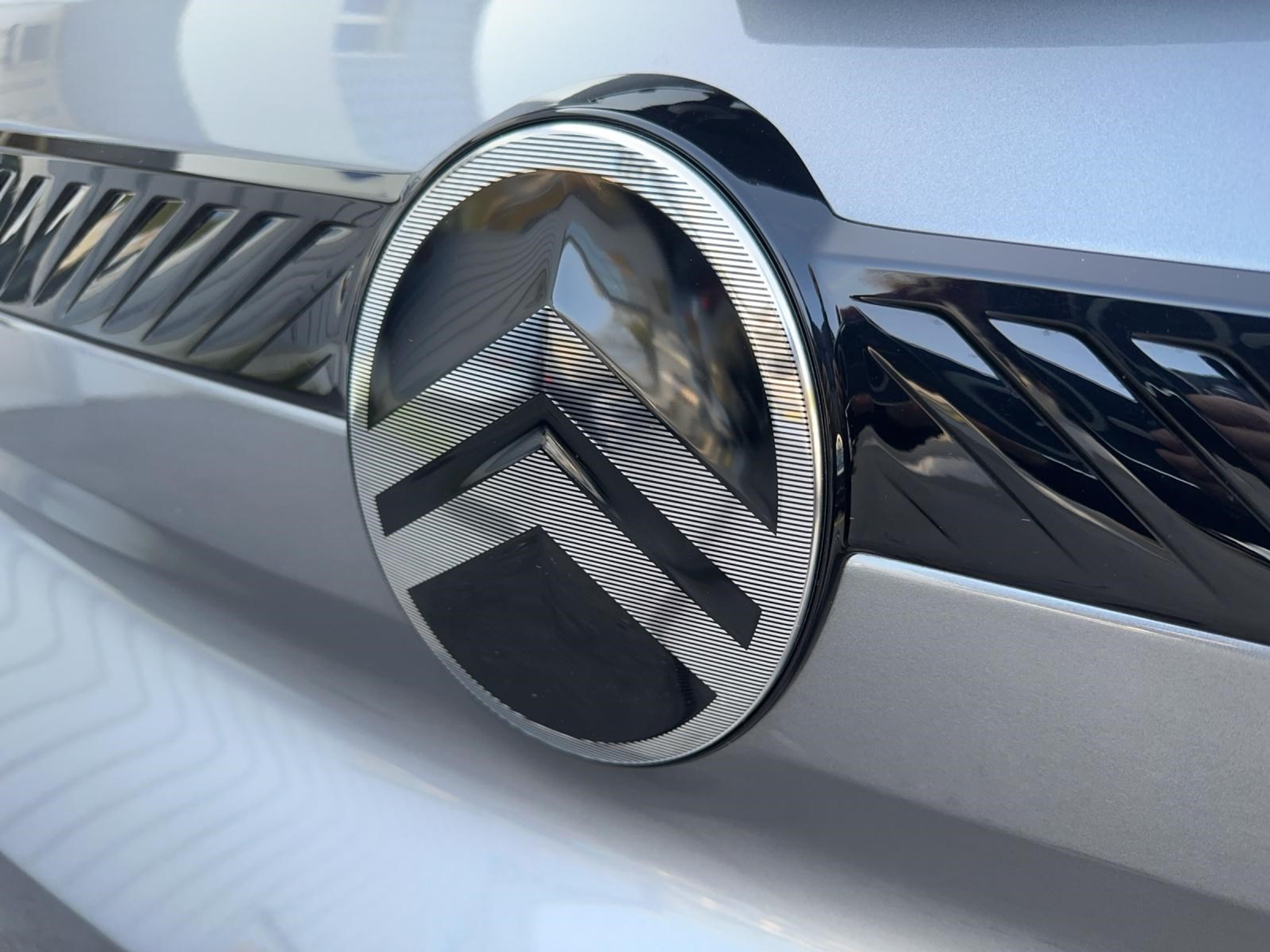 listing desktop thumbnail image 18