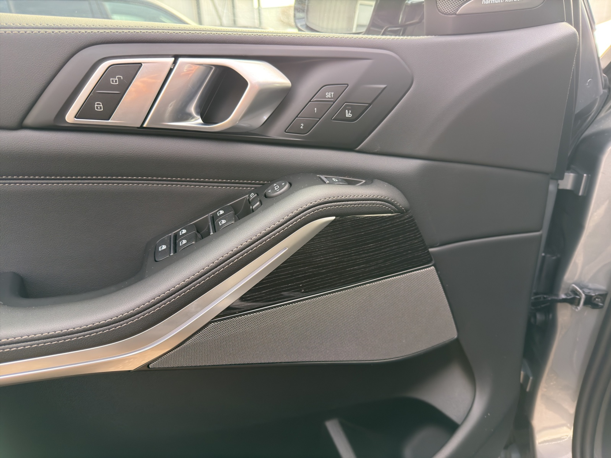 listing desktop thumbnail image 20