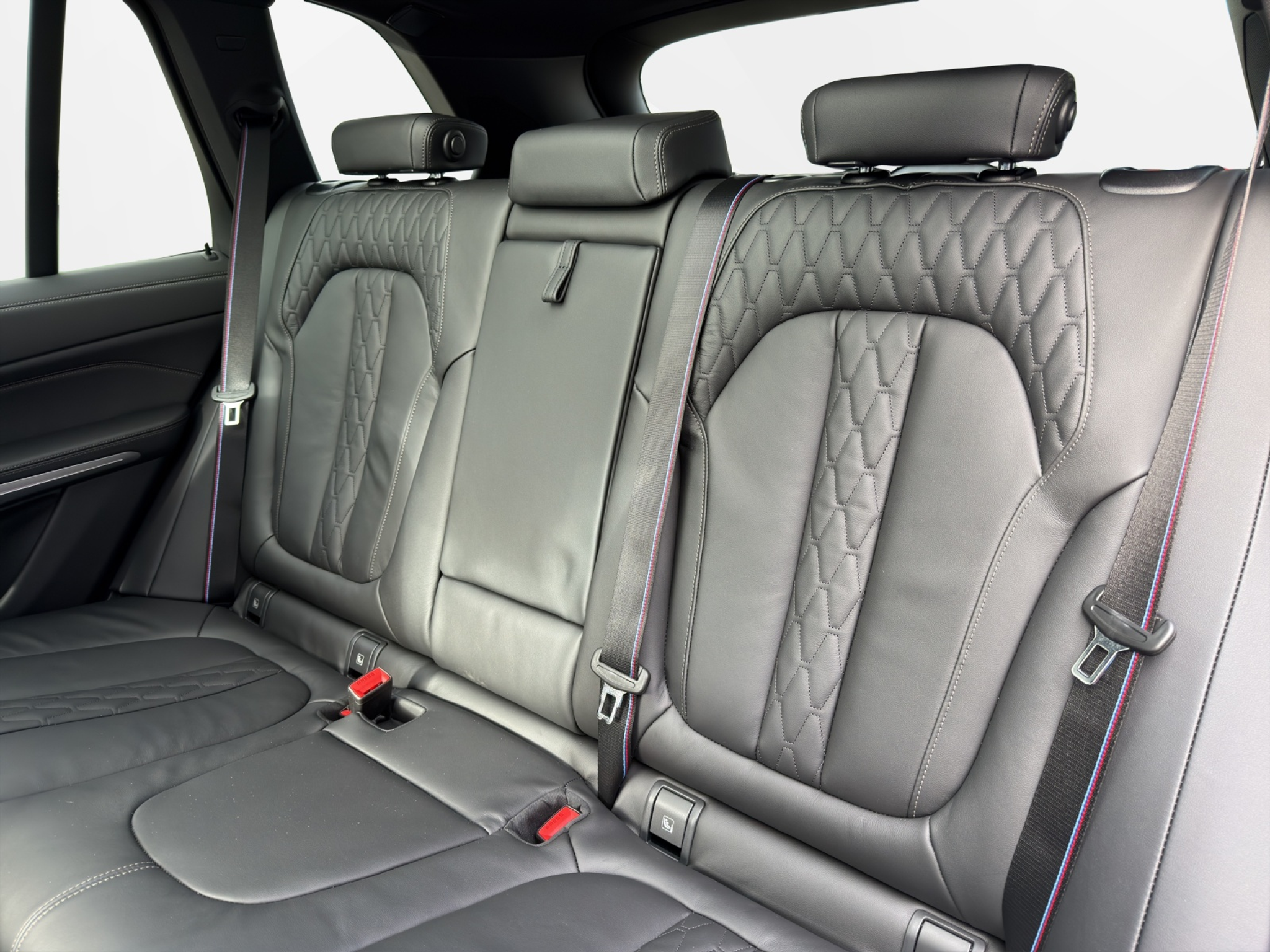 listing desktop thumbnail image 18