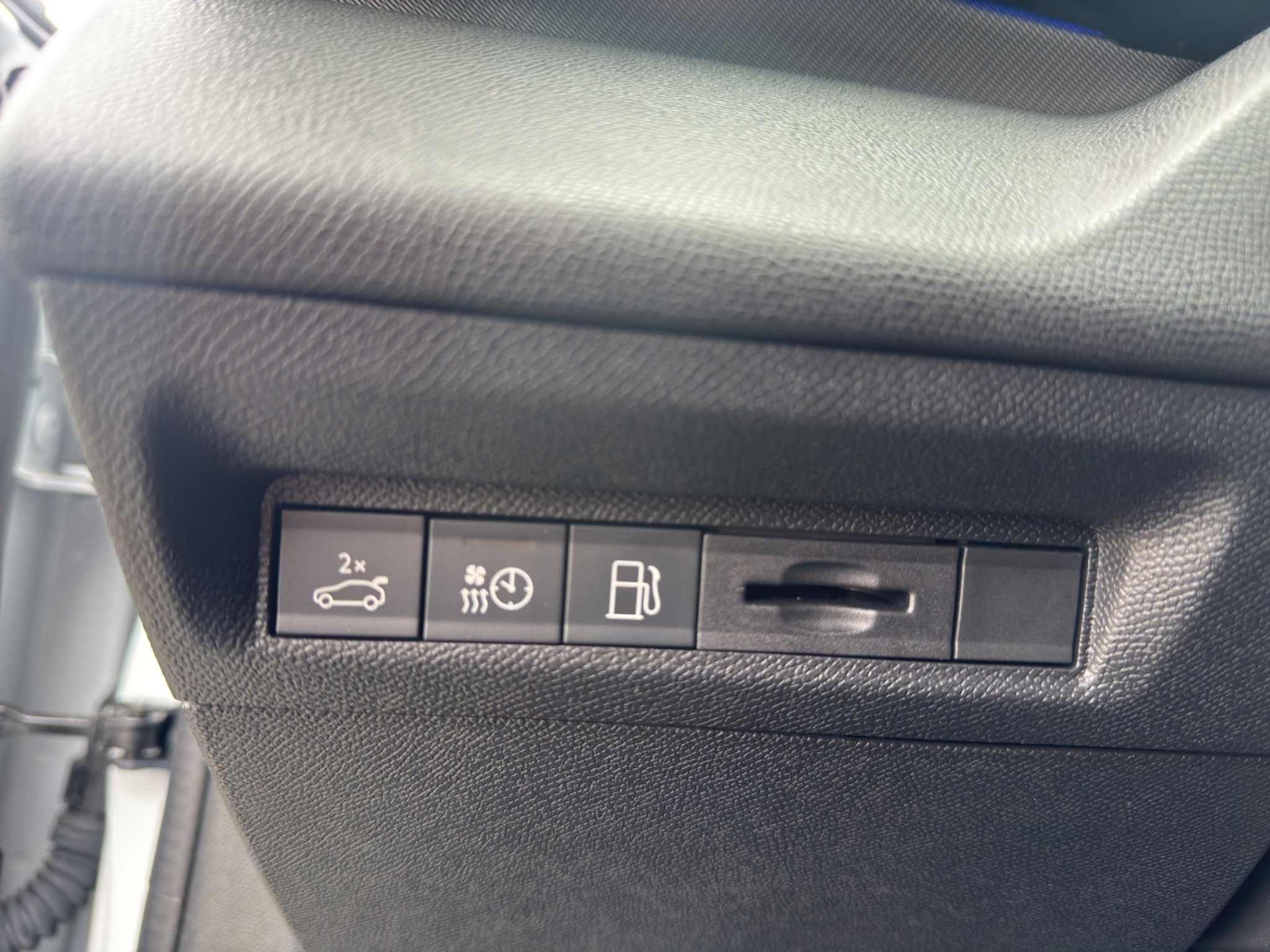 listing desktop thumbnail image 18