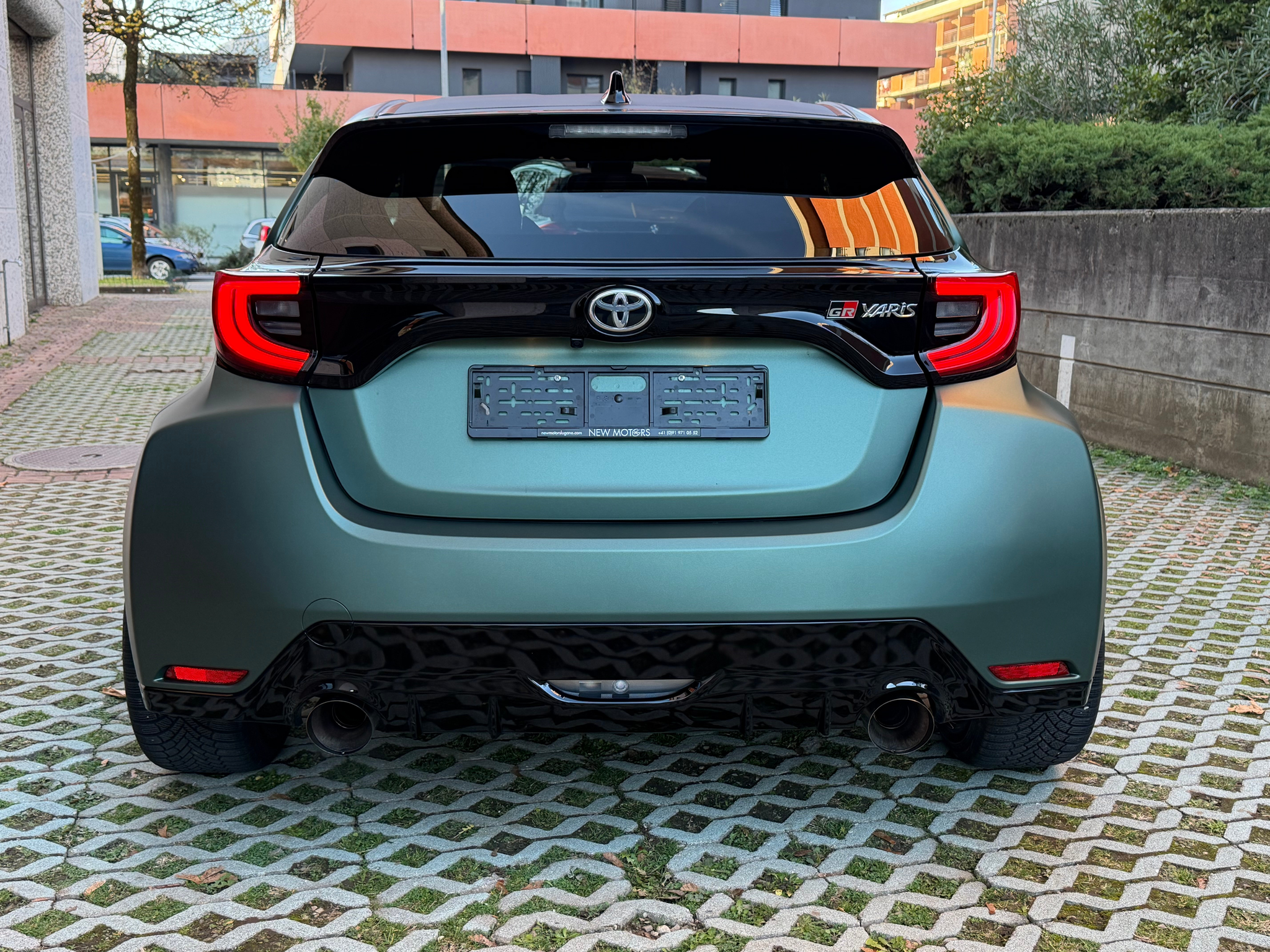 listing desktop thumbnail image 5