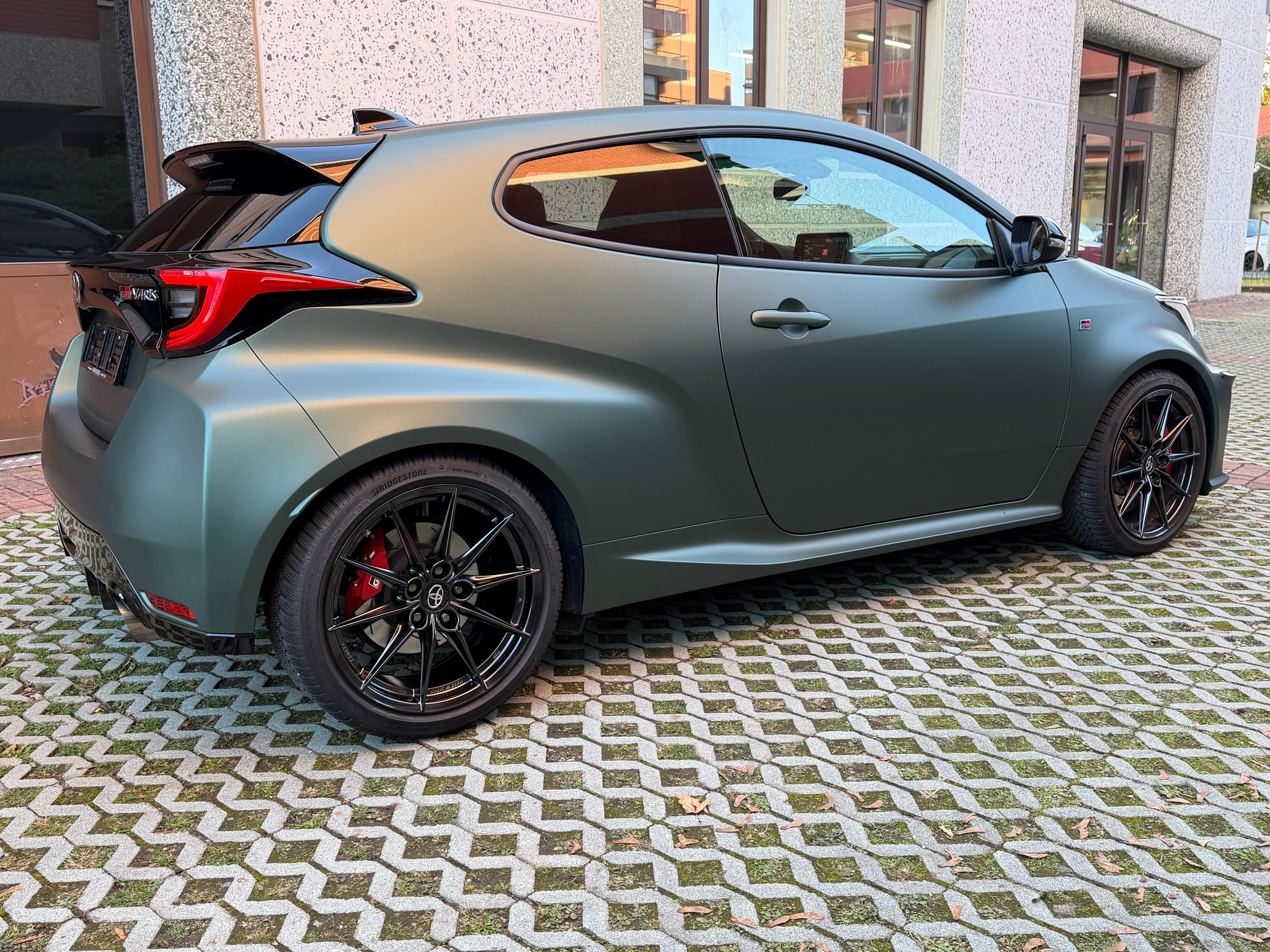 listing desktop thumbnail image 3