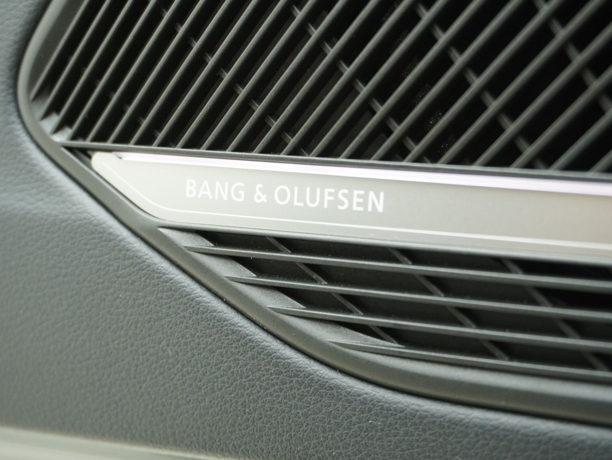 listing desktop thumbnail image 15