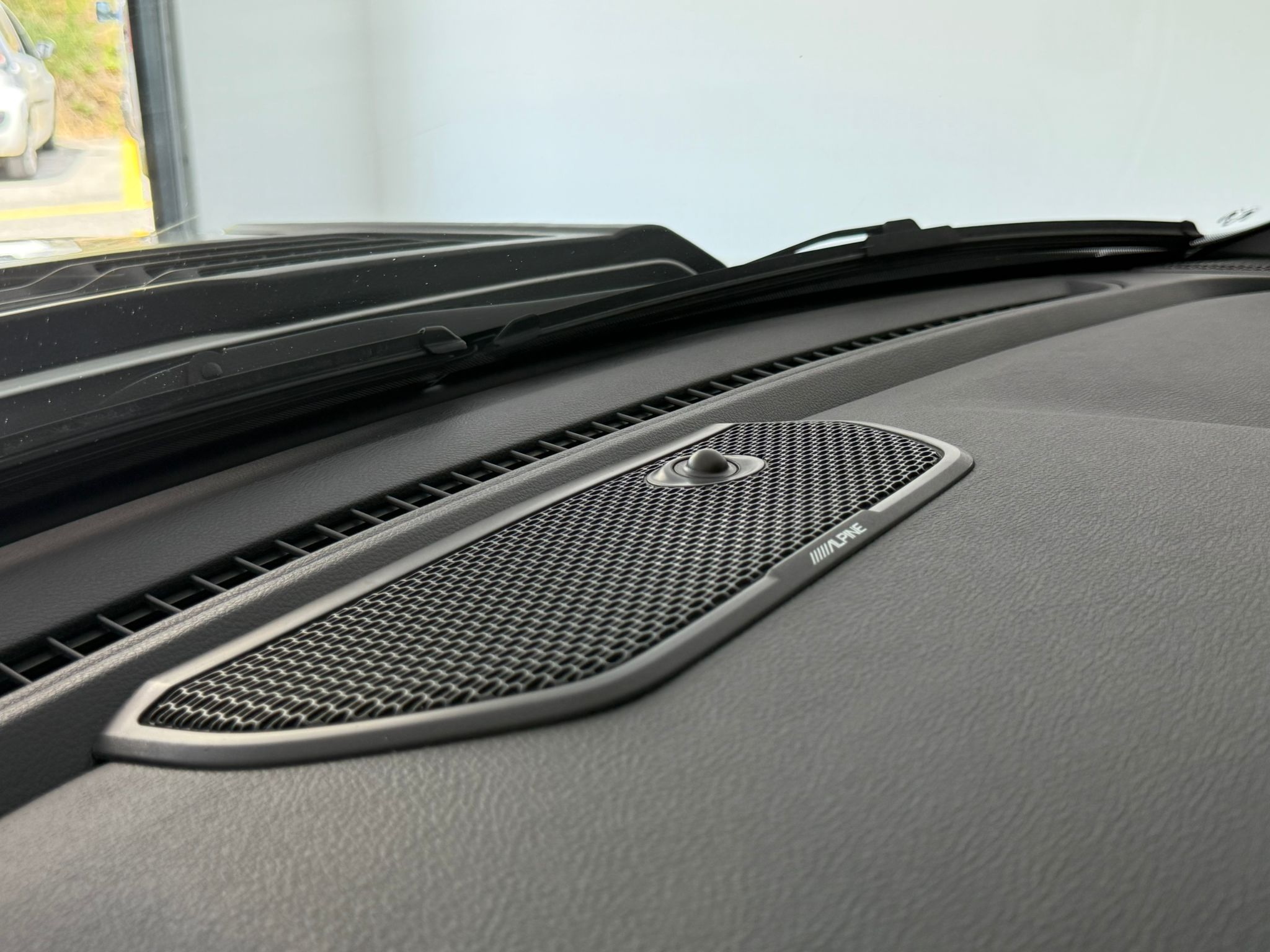 listing desktop thumbnail image 21