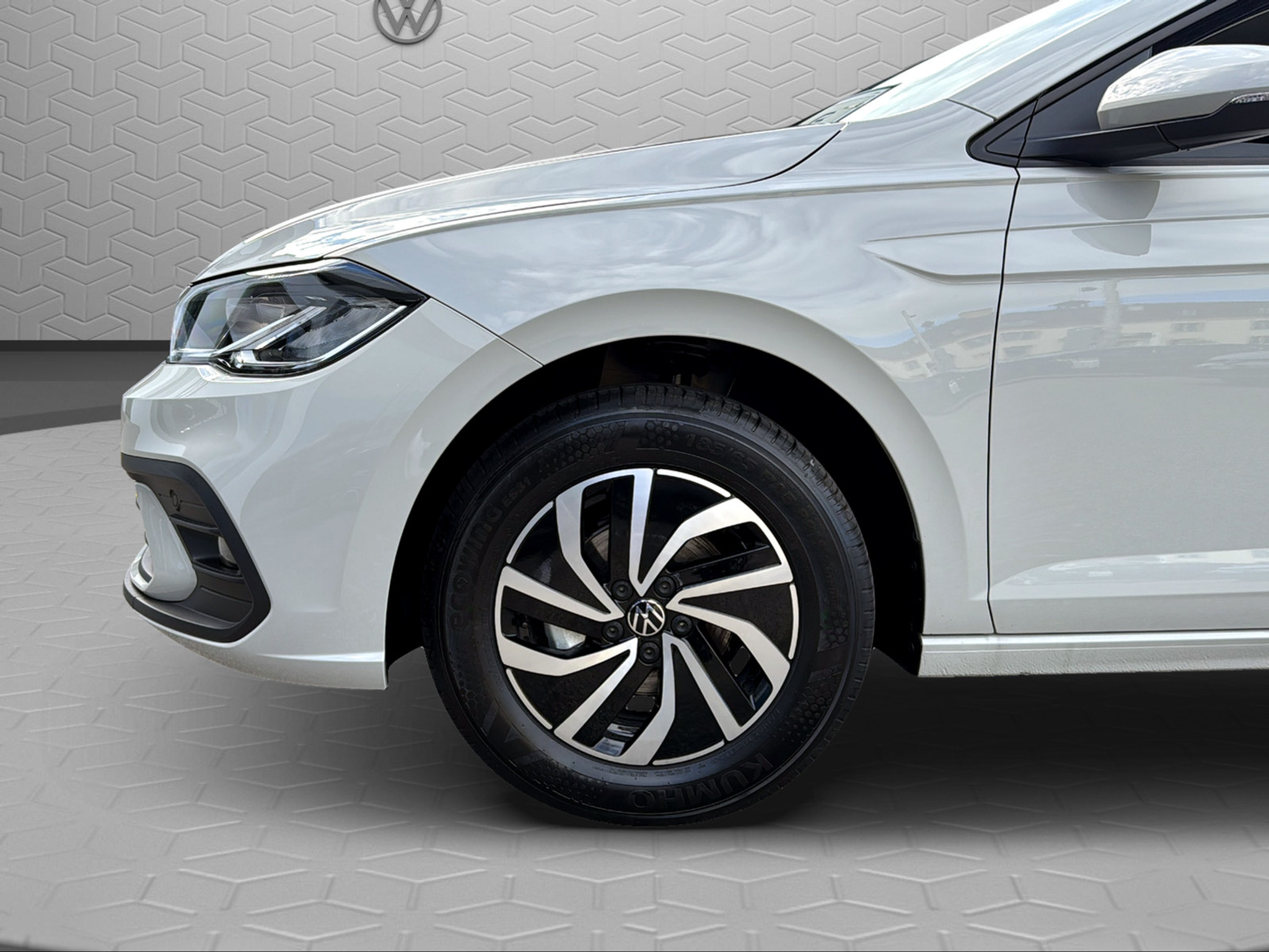 listing desktop thumbnail image 5