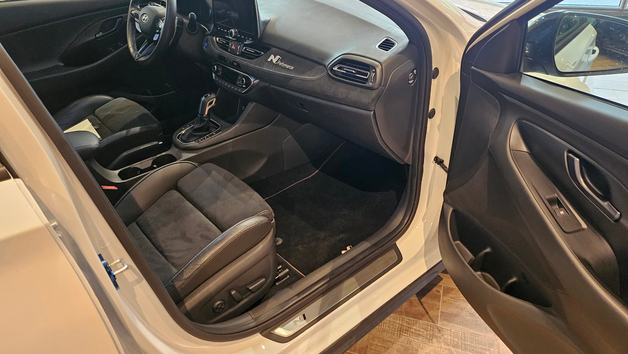 listing desktop thumbnail image 18