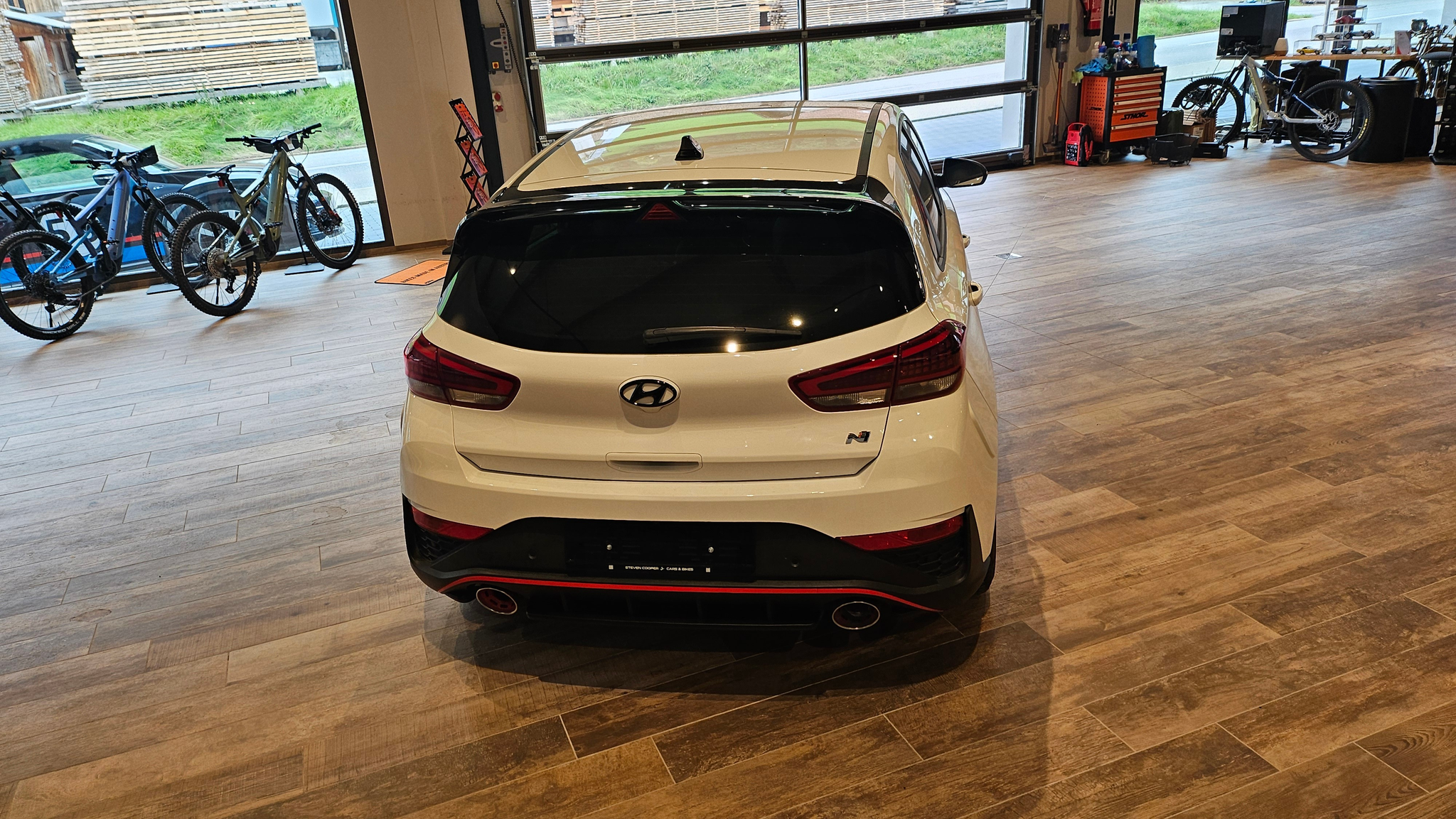 listing desktop thumbnail image 11