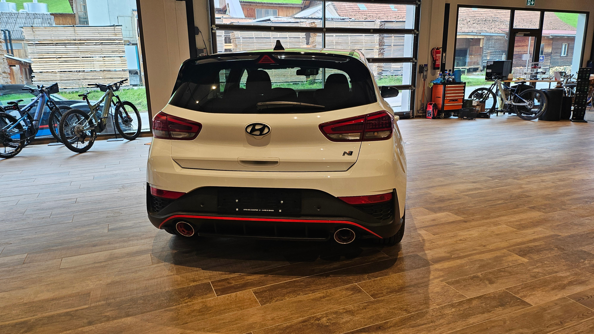 listing desktop thumbnail image 10