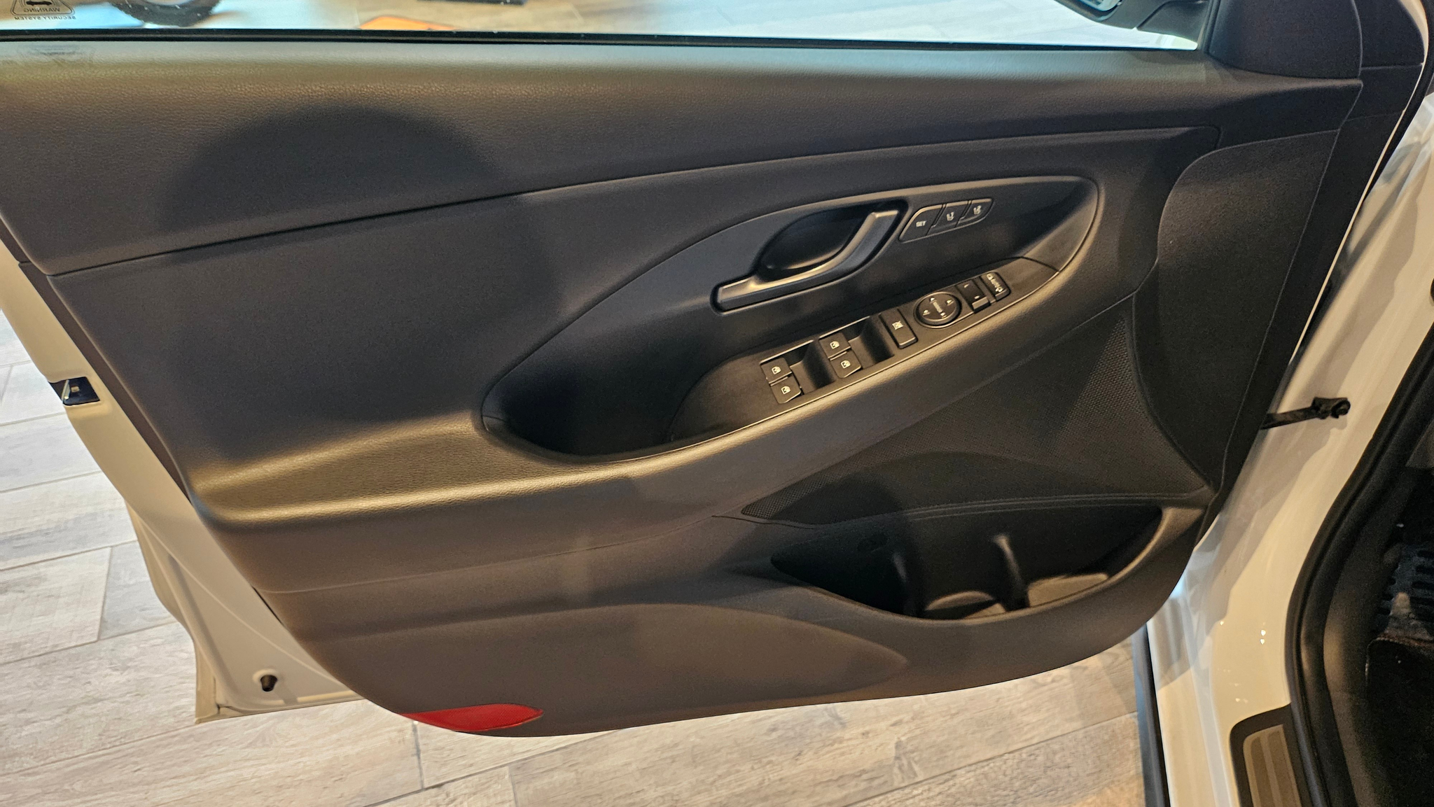 listing desktop thumbnail image 24