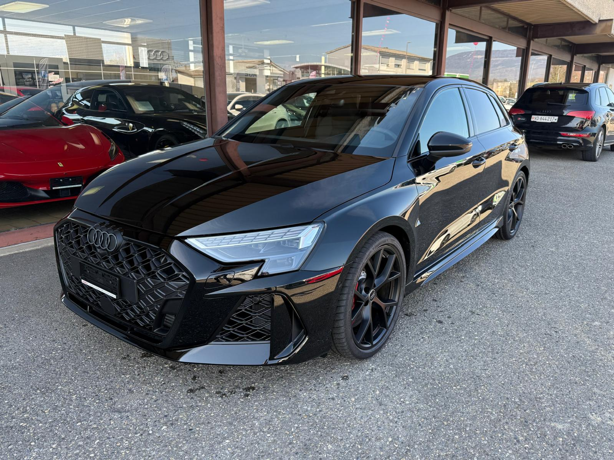 listing desktop thumbnail image 1