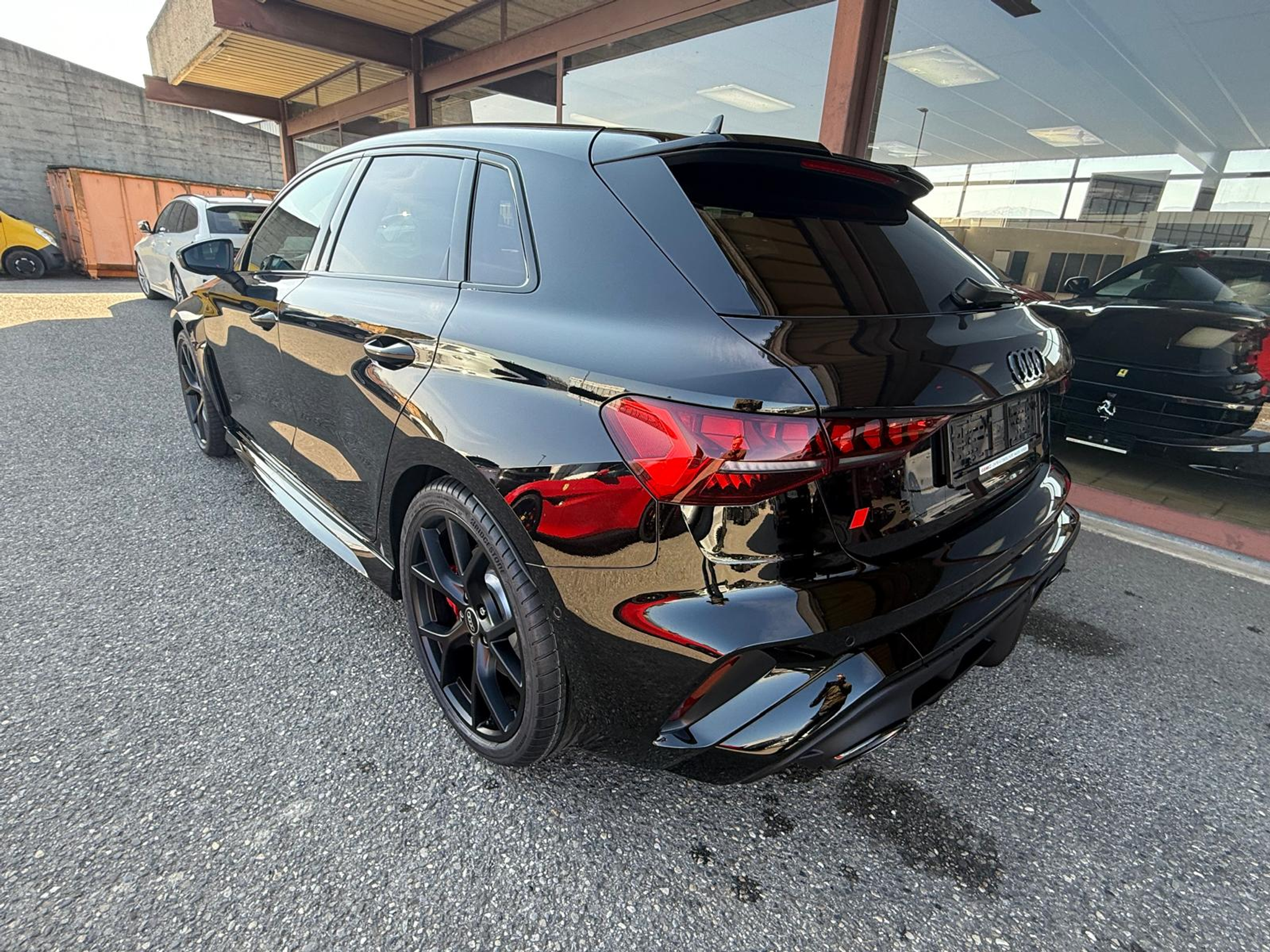 listing desktop thumbnail image 3