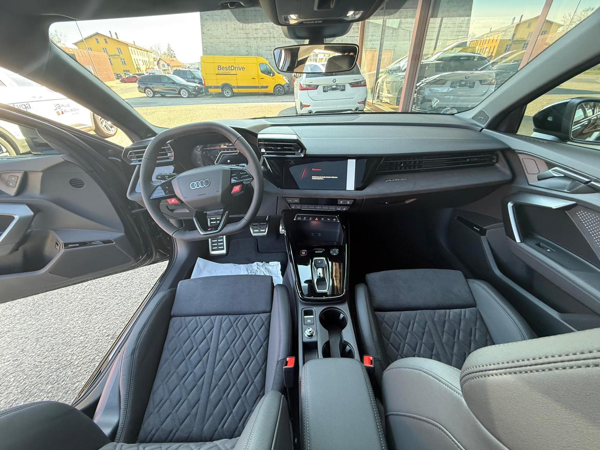 listing desktop thumbnail image 6