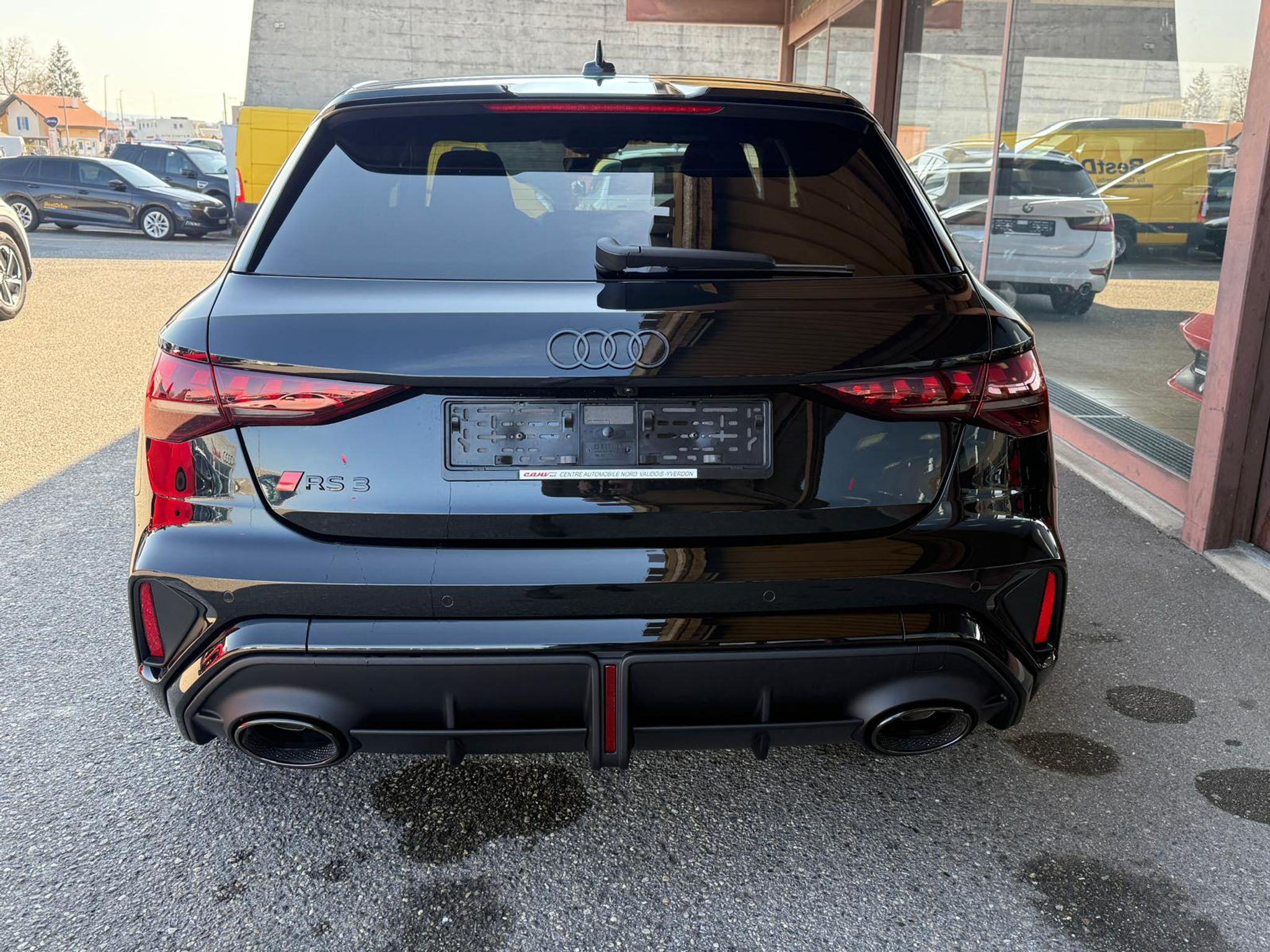 listing desktop thumbnail image 4