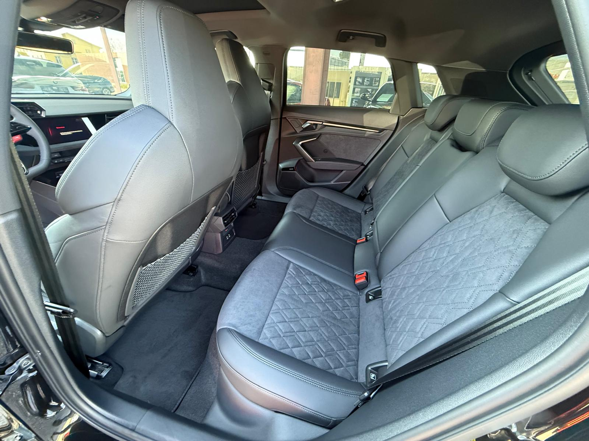 listing desktop thumbnail image 9