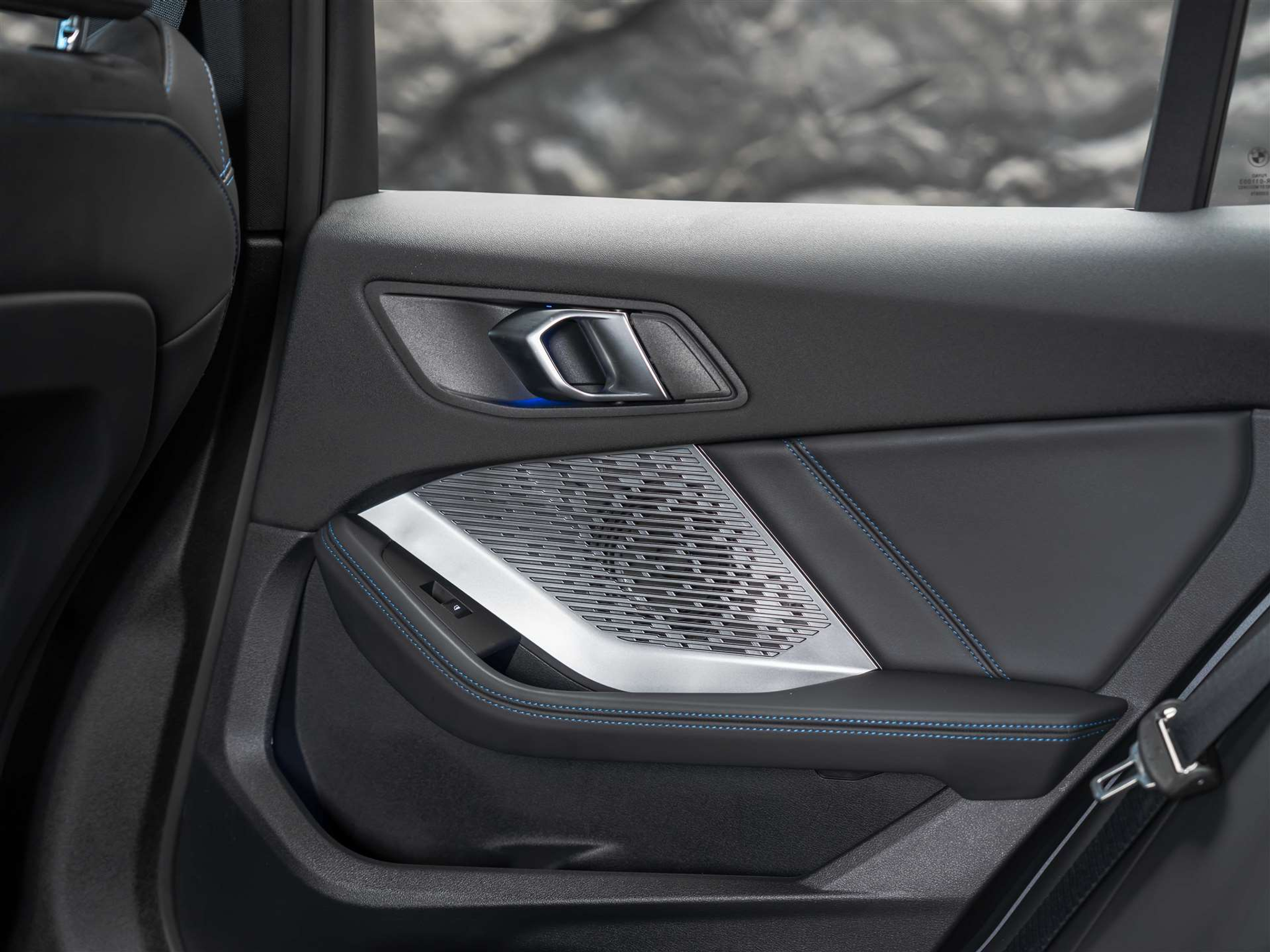 listing desktop thumbnail image 25