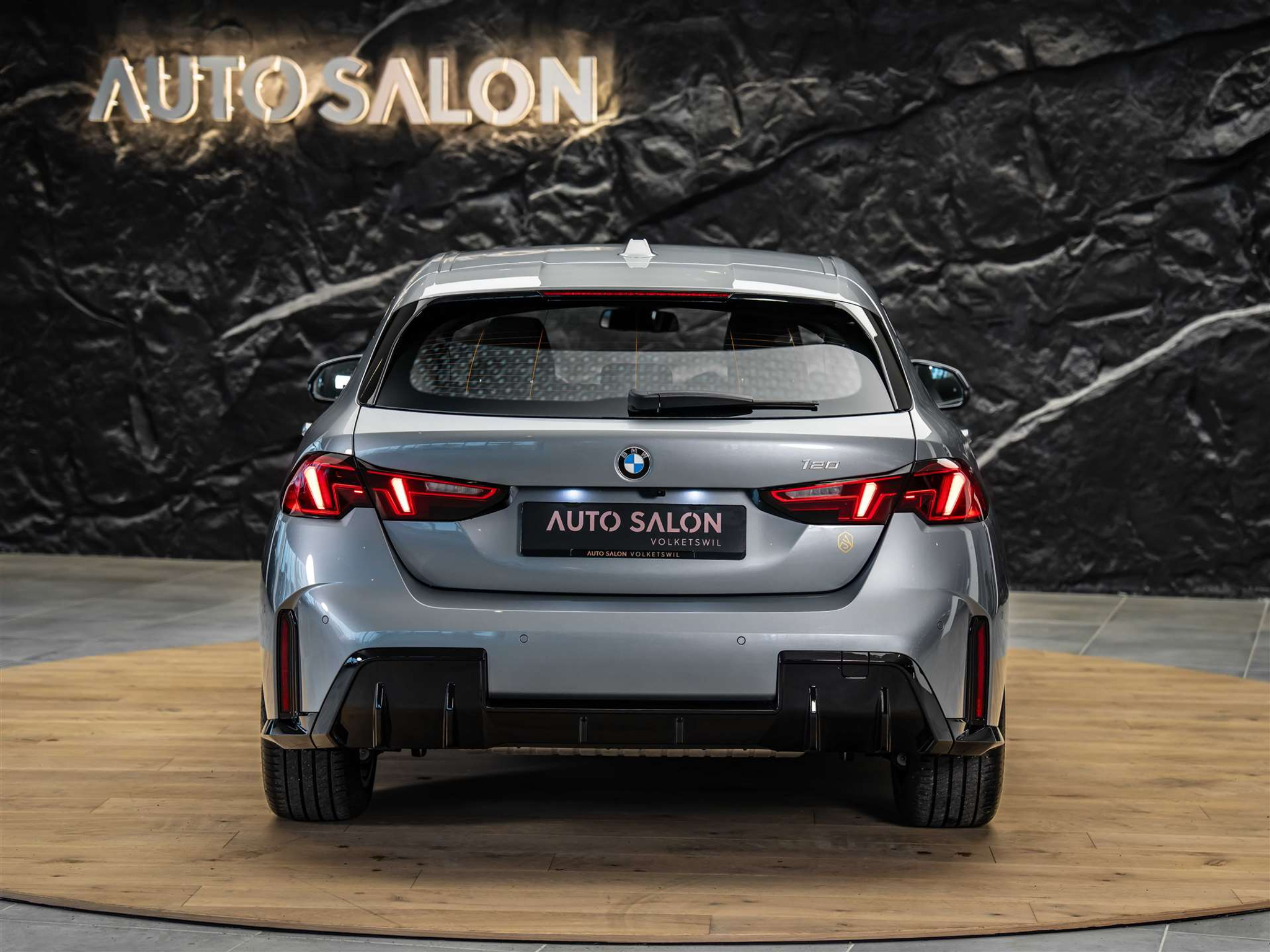 listing desktop thumbnail image 3