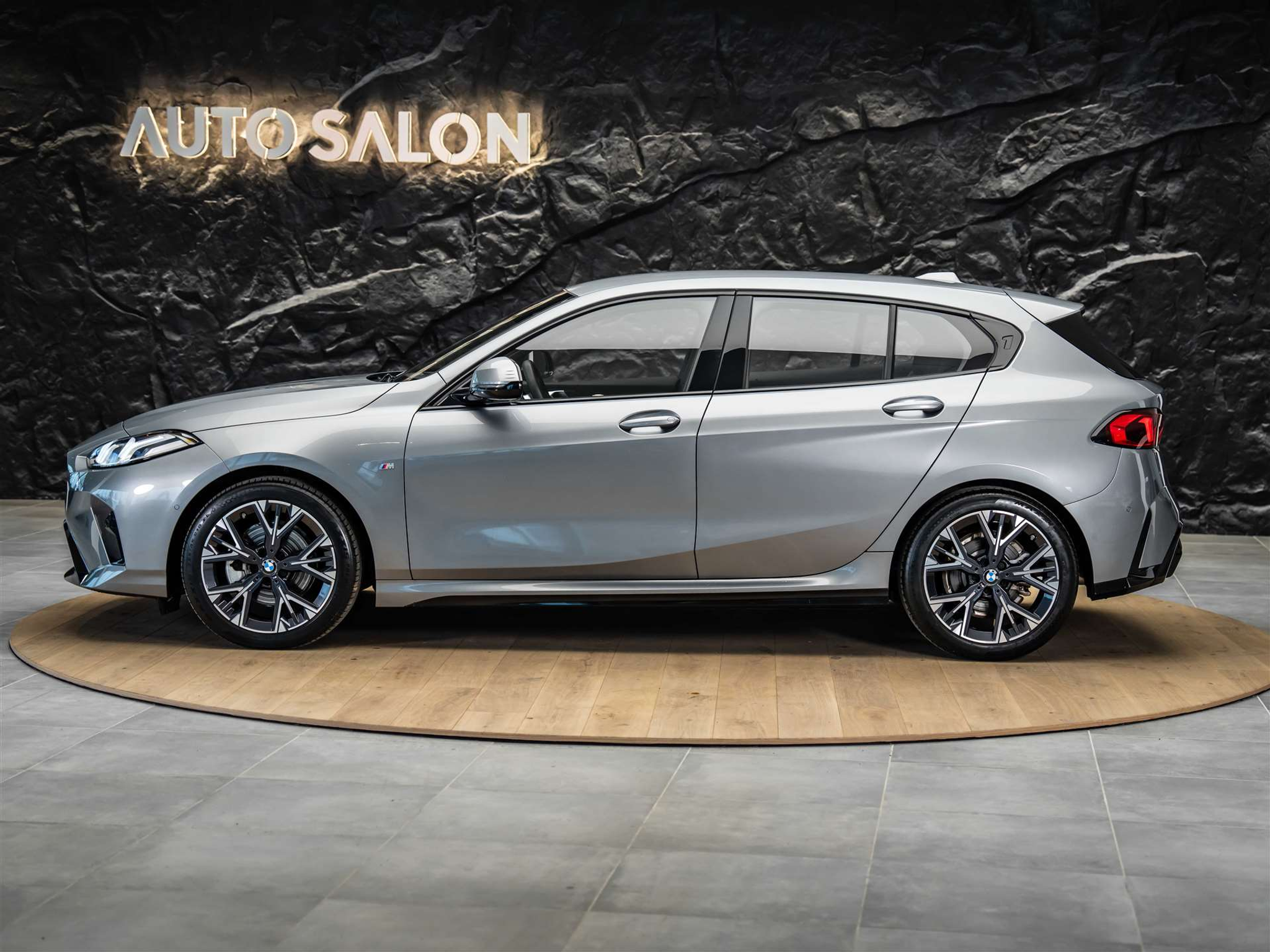 listing desktop thumbnail image 1