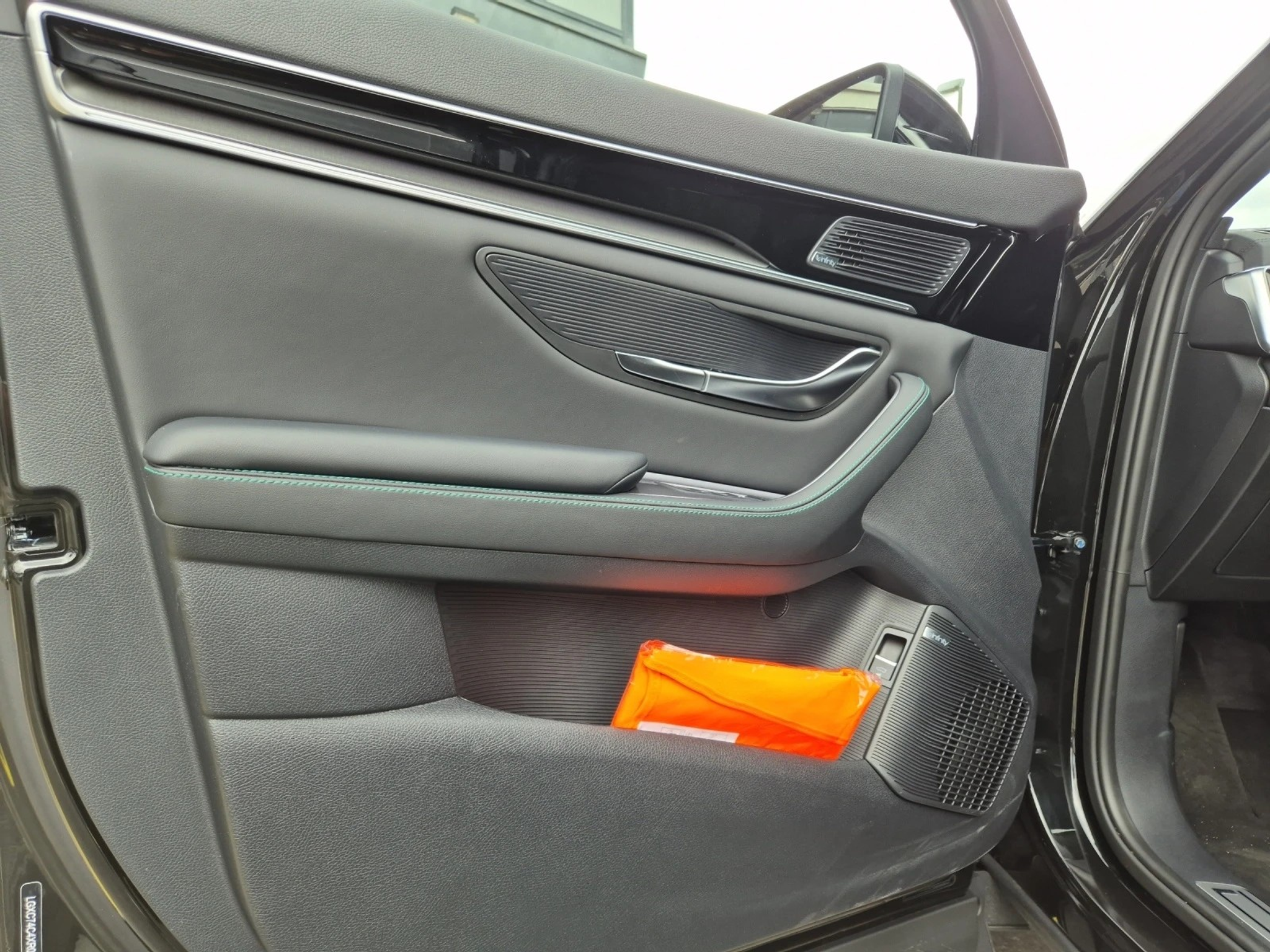 listing desktop thumbnail image 13