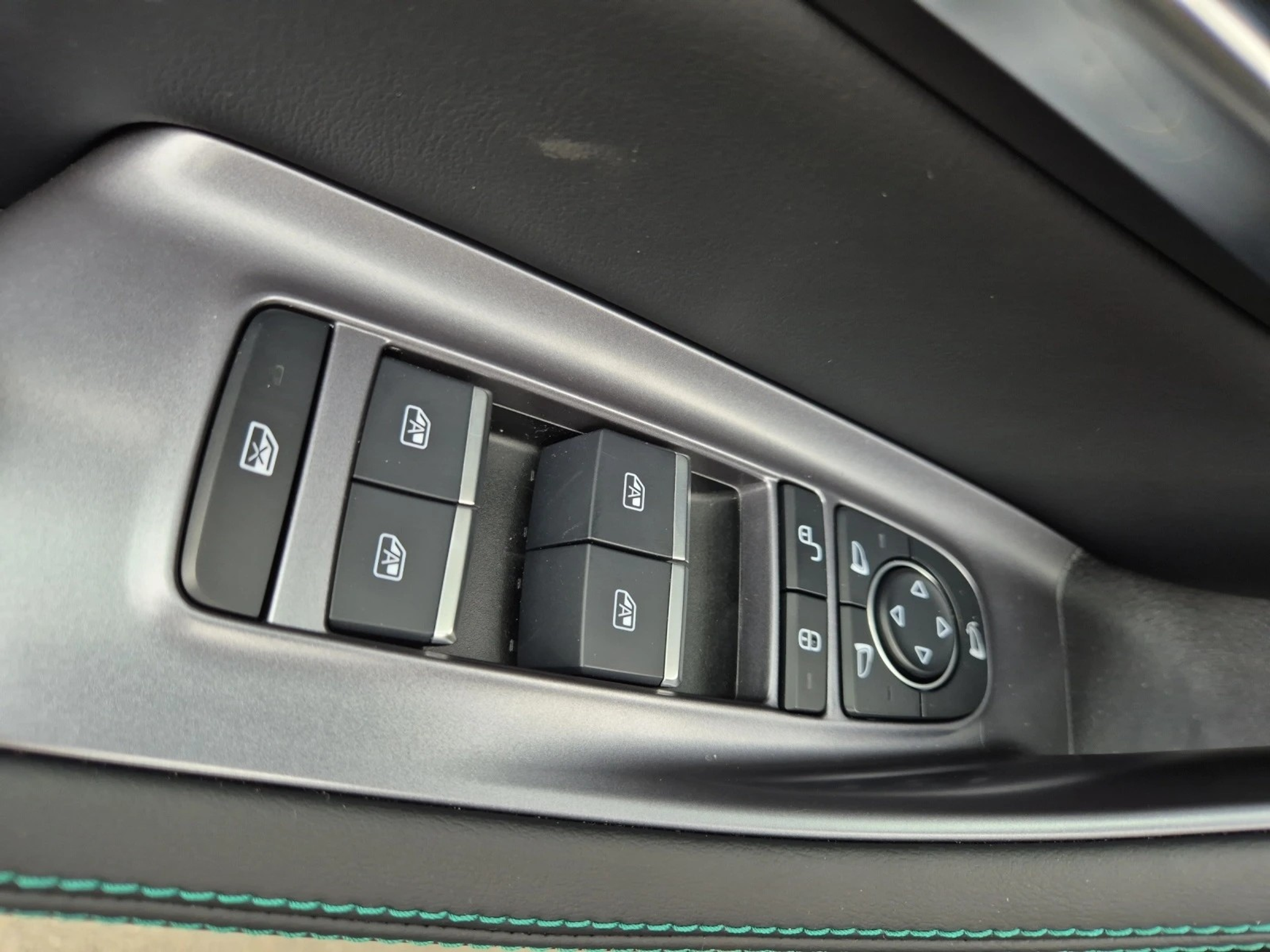 listing desktop thumbnail image 12