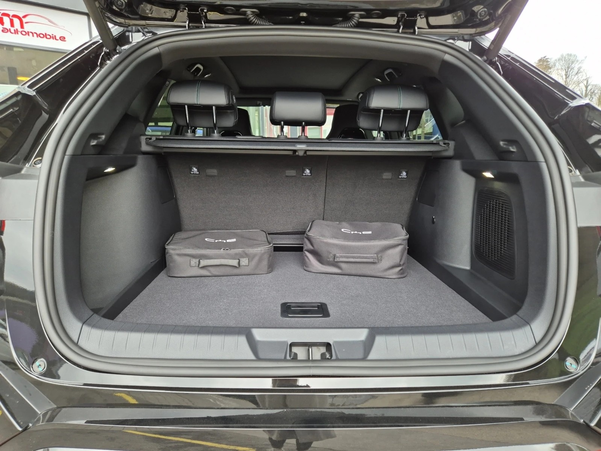 listing desktop thumbnail image 4