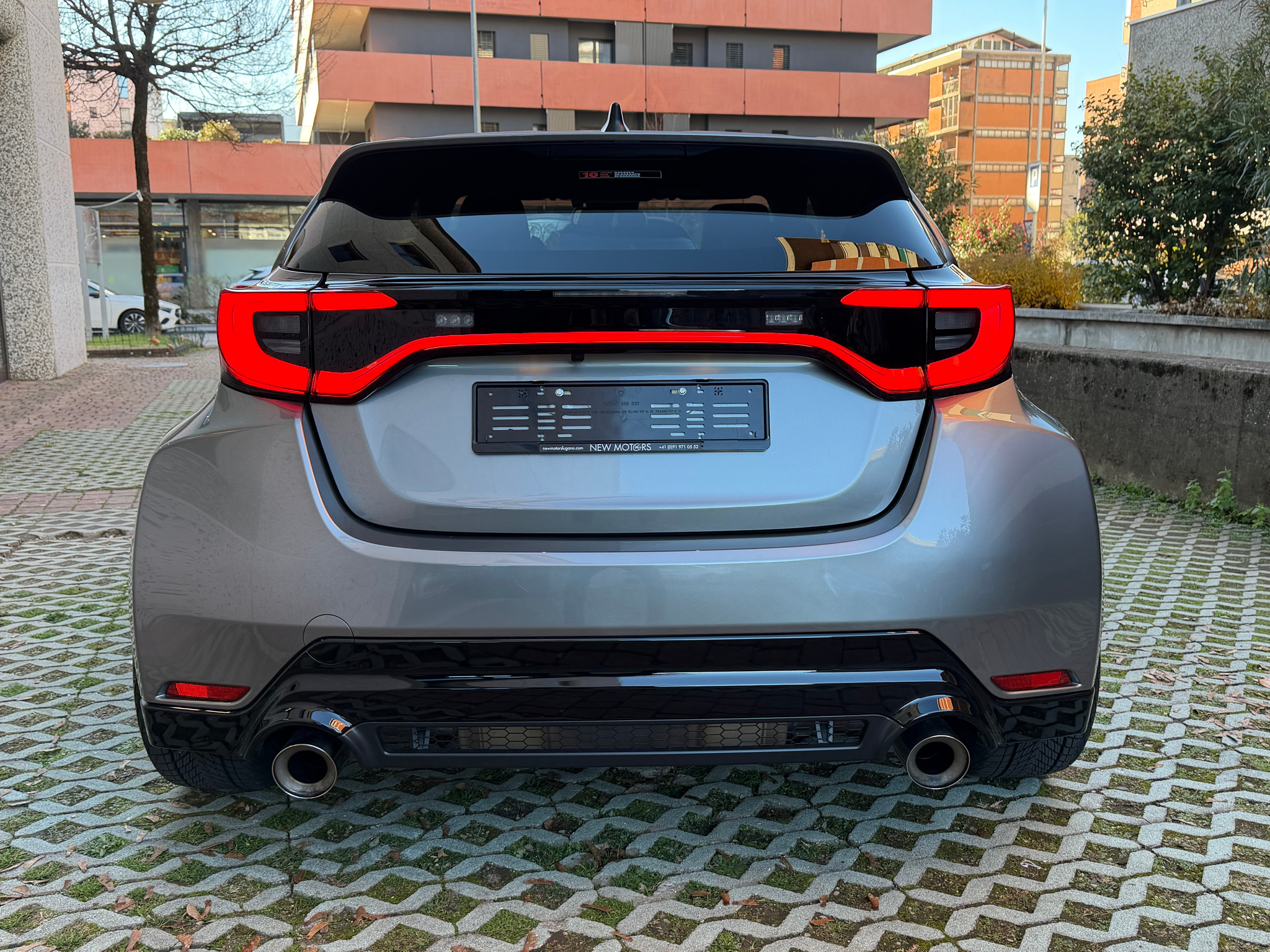 listing desktop thumbnail image 4