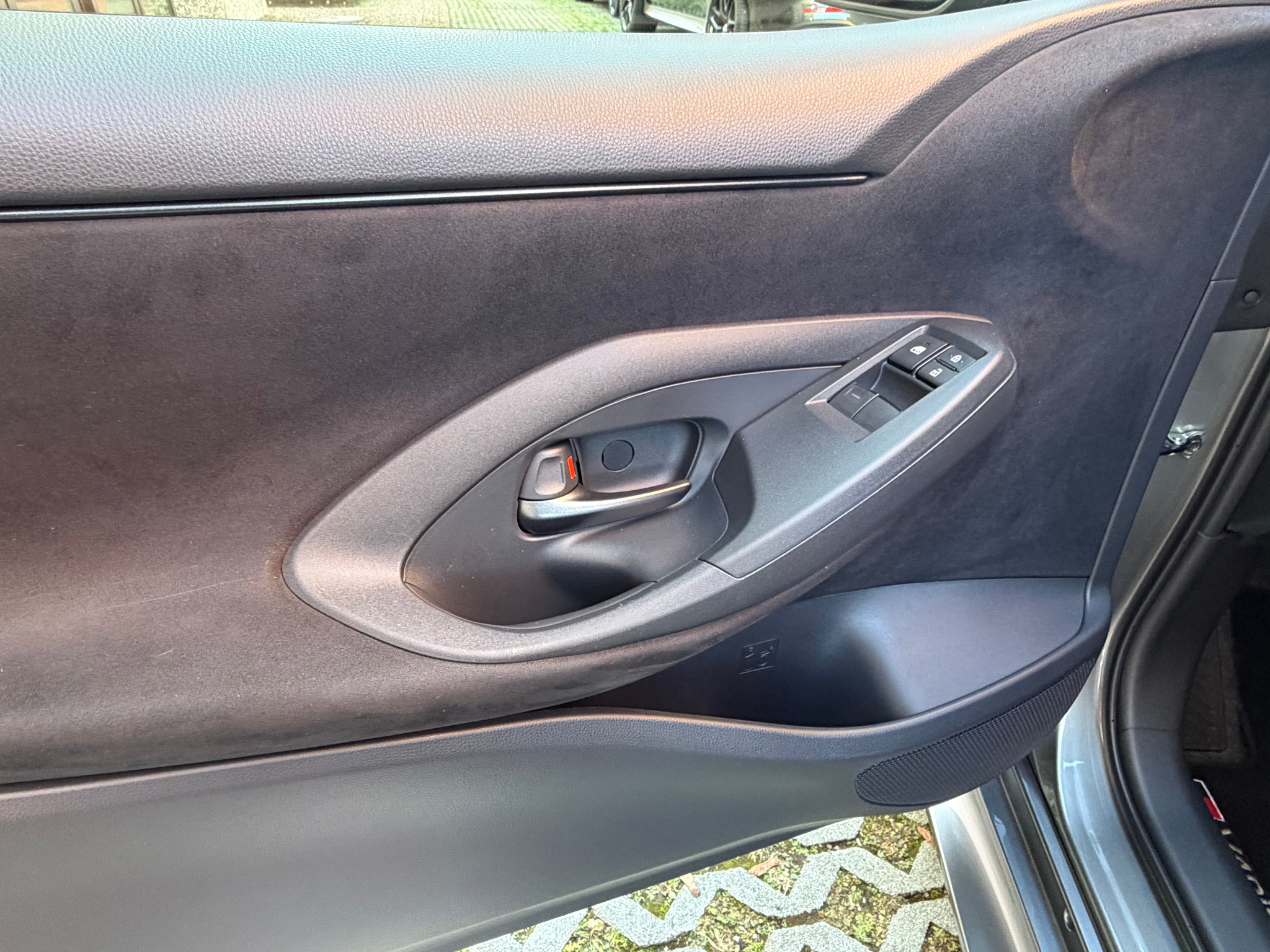 listing desktop thumbnail image 13