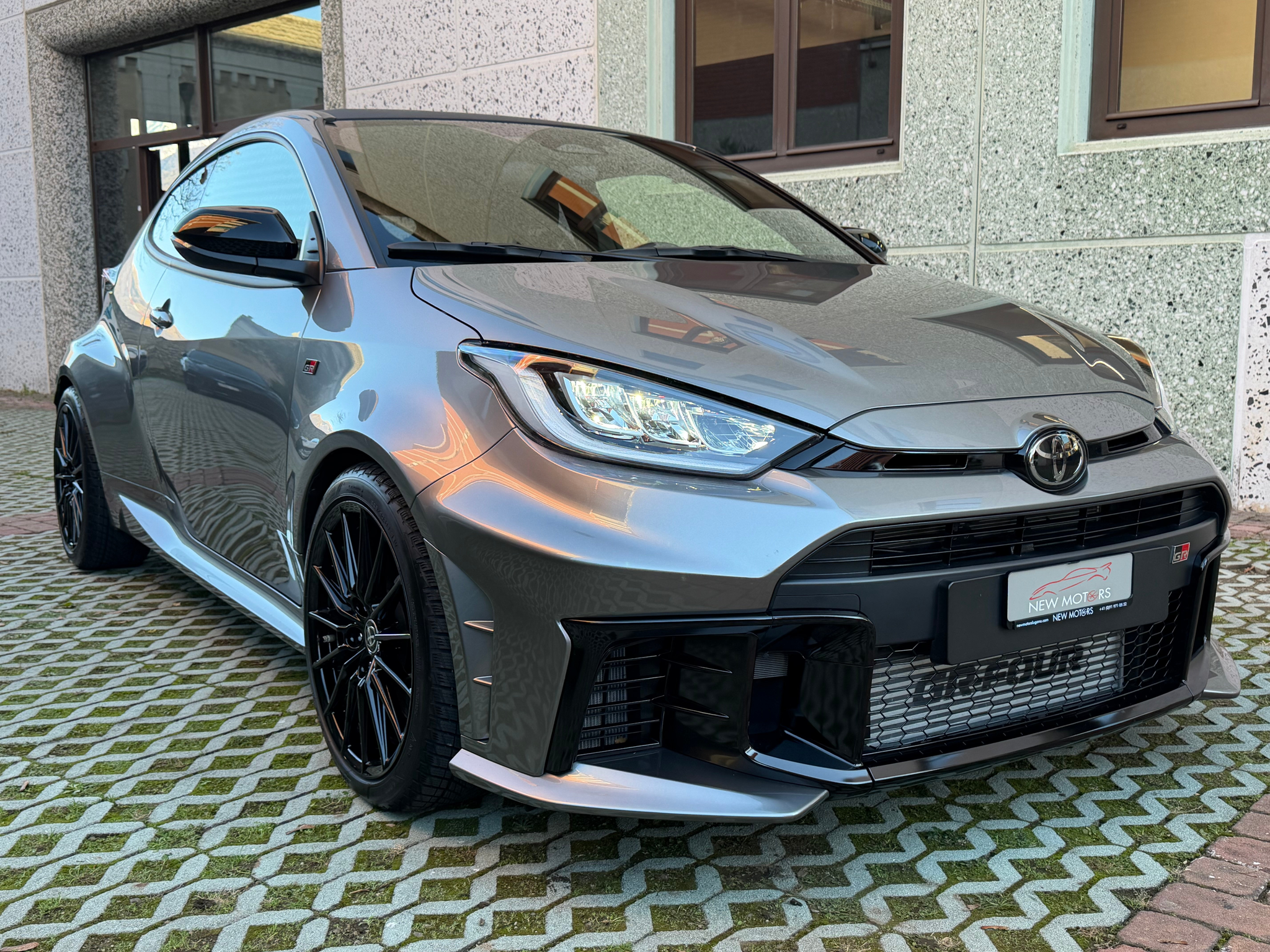 listing desktop thumbnail image 2