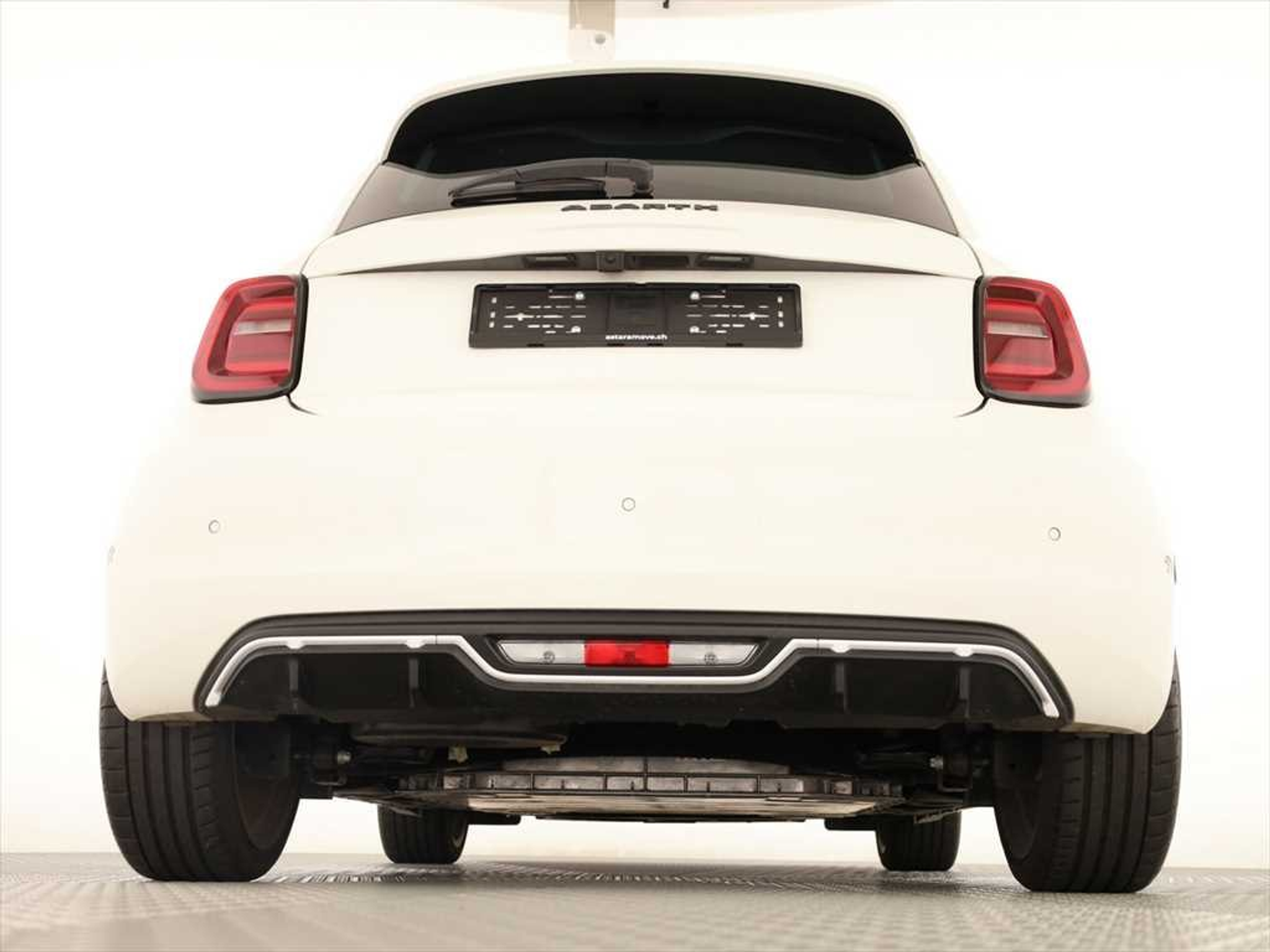 listing desktop thumbnail image 4