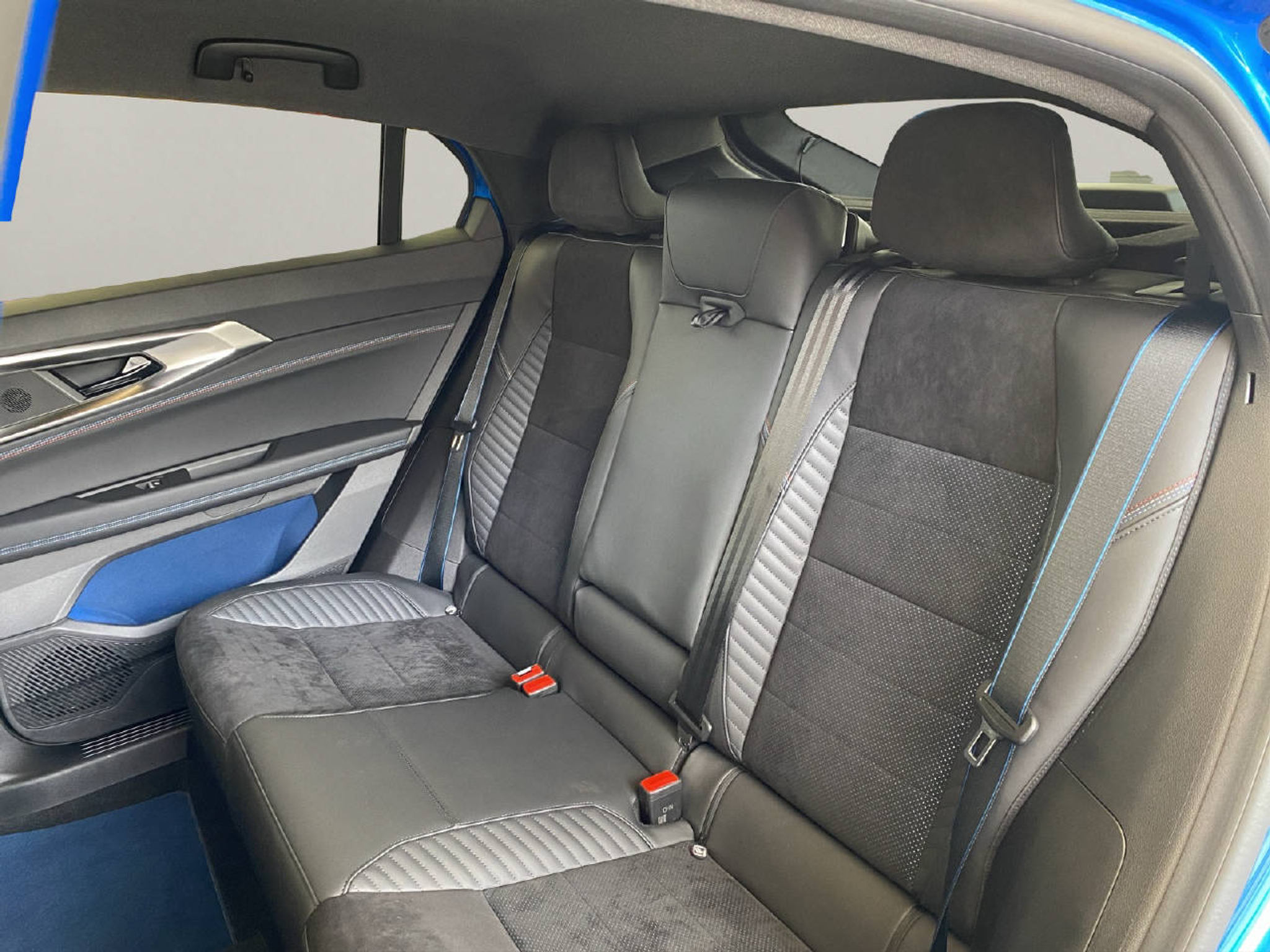 listing desktop thumbnail image 4