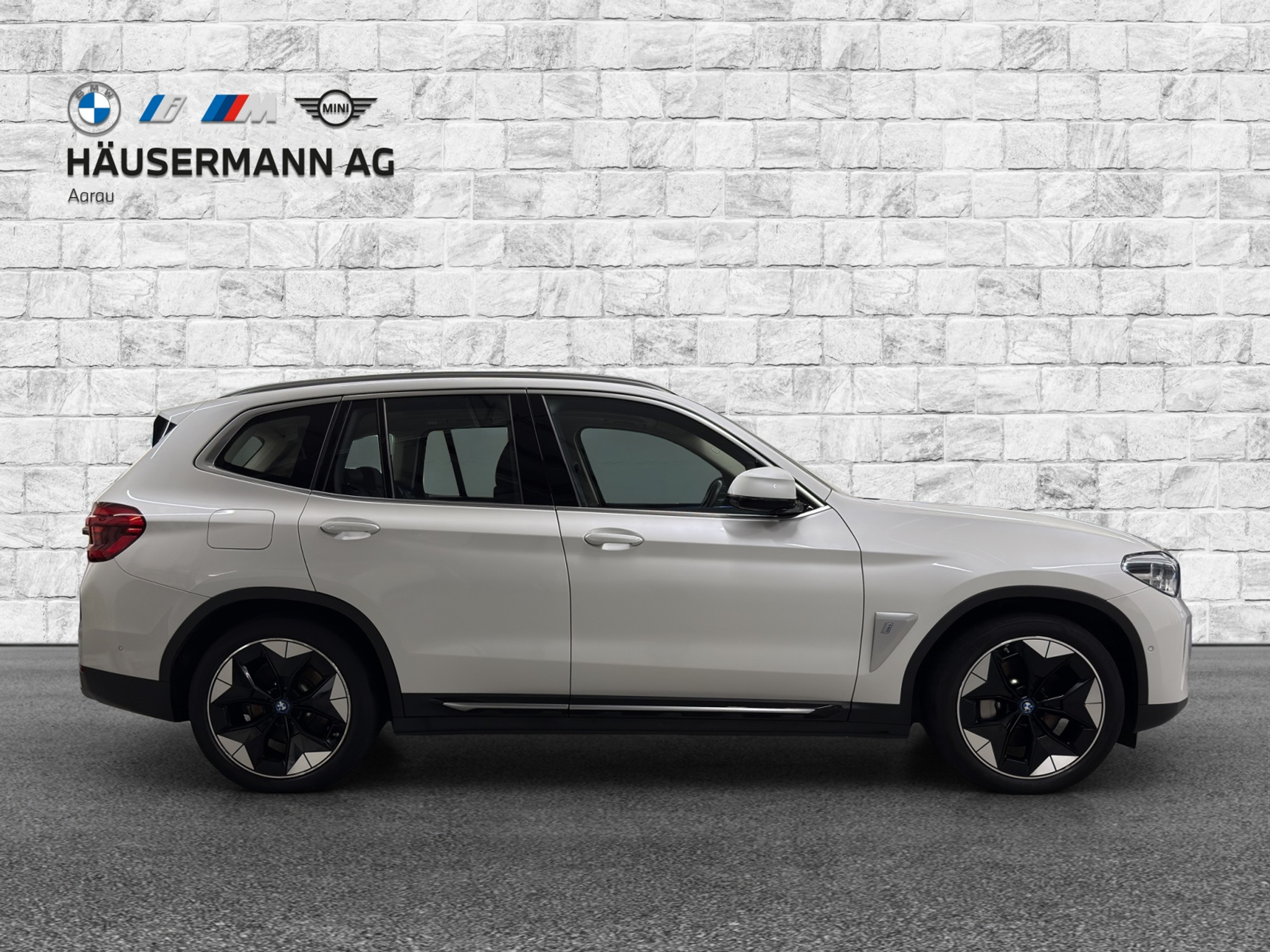 listing desktop thumbnail image 3