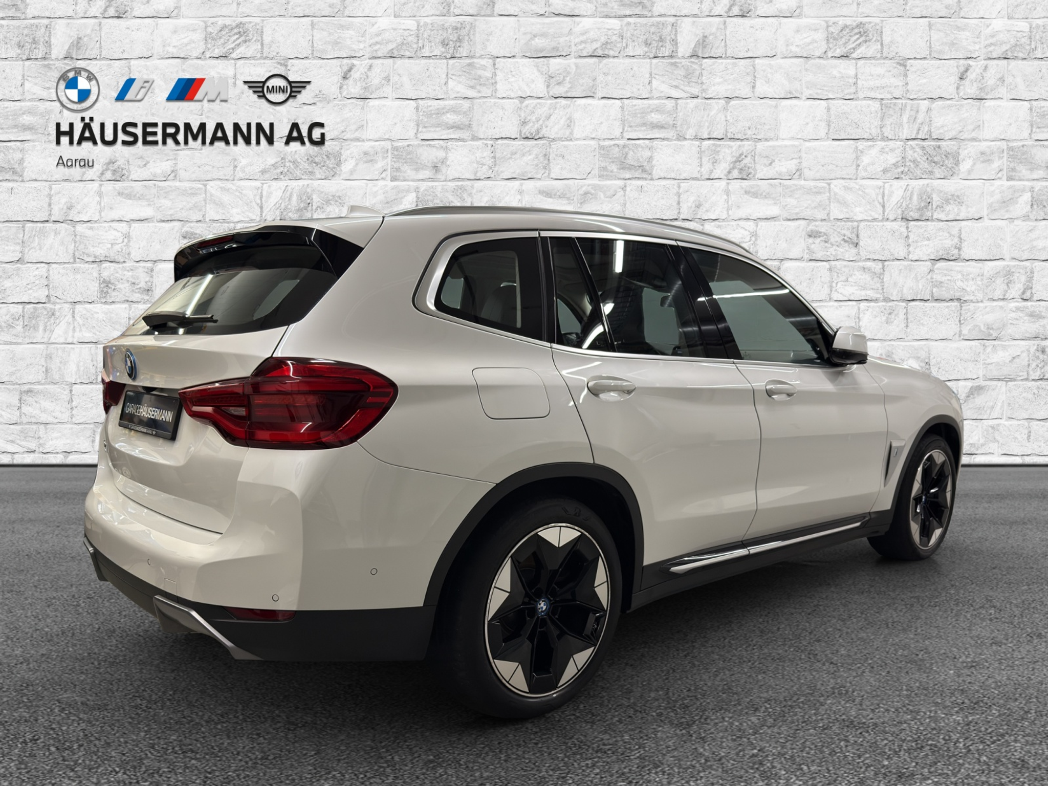 listing desktop thumbnail image 4