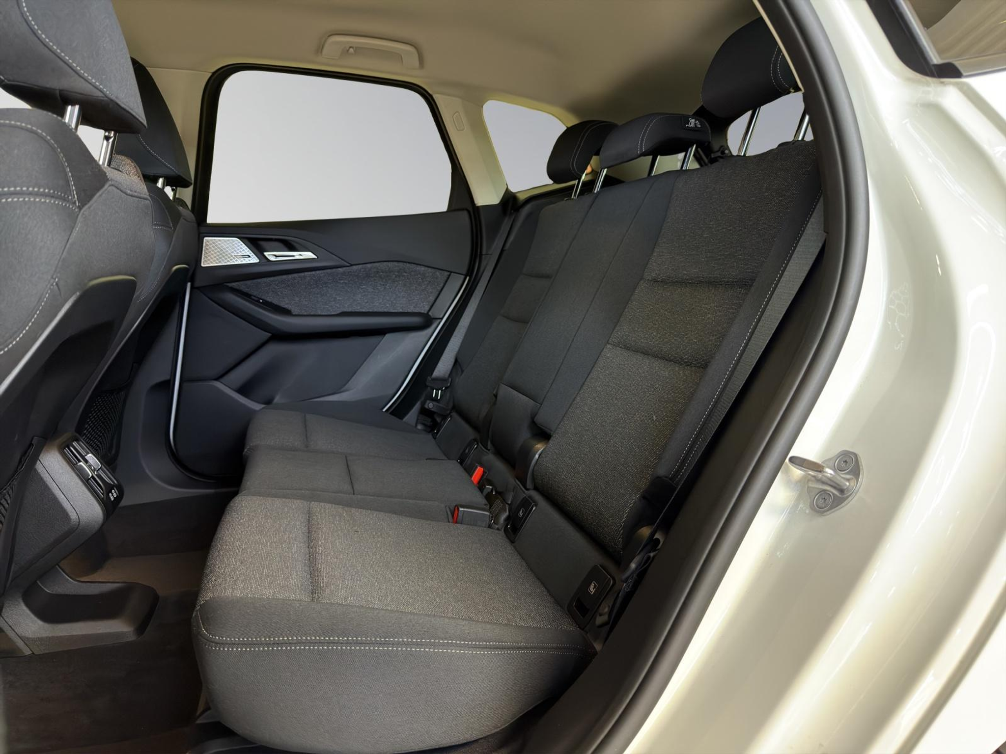 listing desktop thumbnail image 14