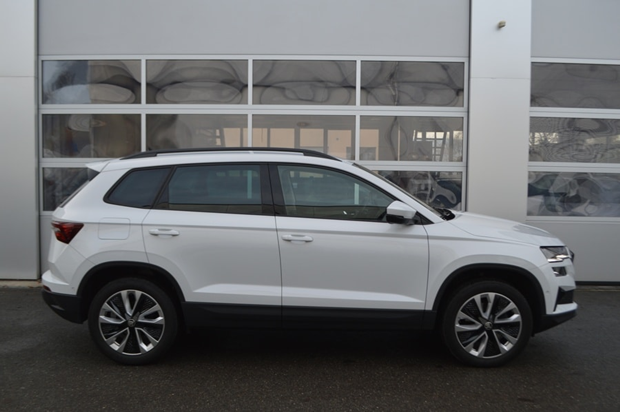 listing desktop thumbnail image 2