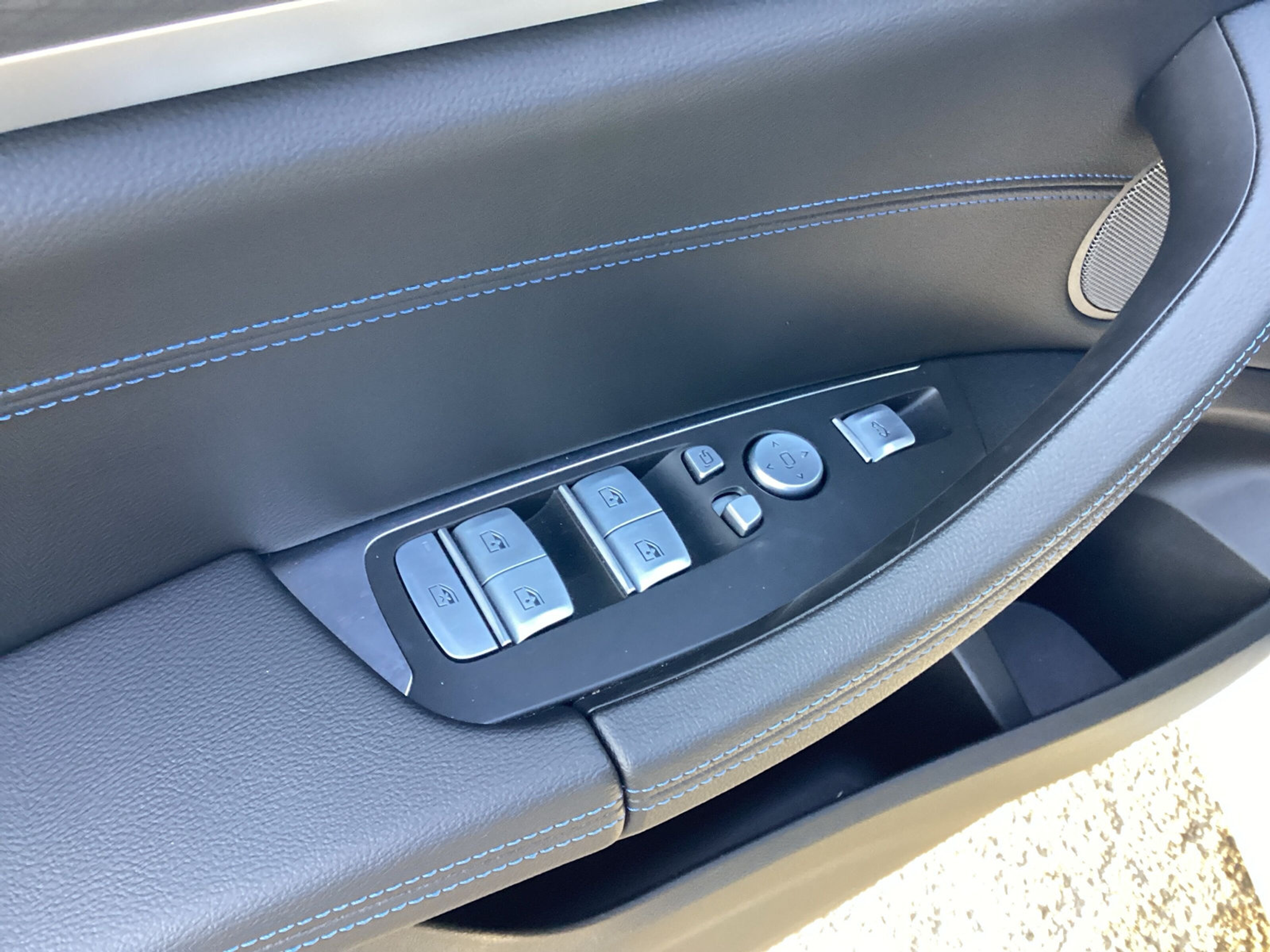 listing desktop thumbnail image 17