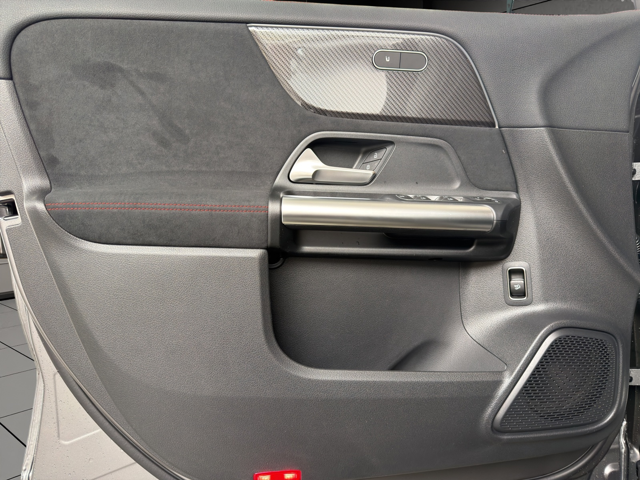 listing desktop thumbnail image 11