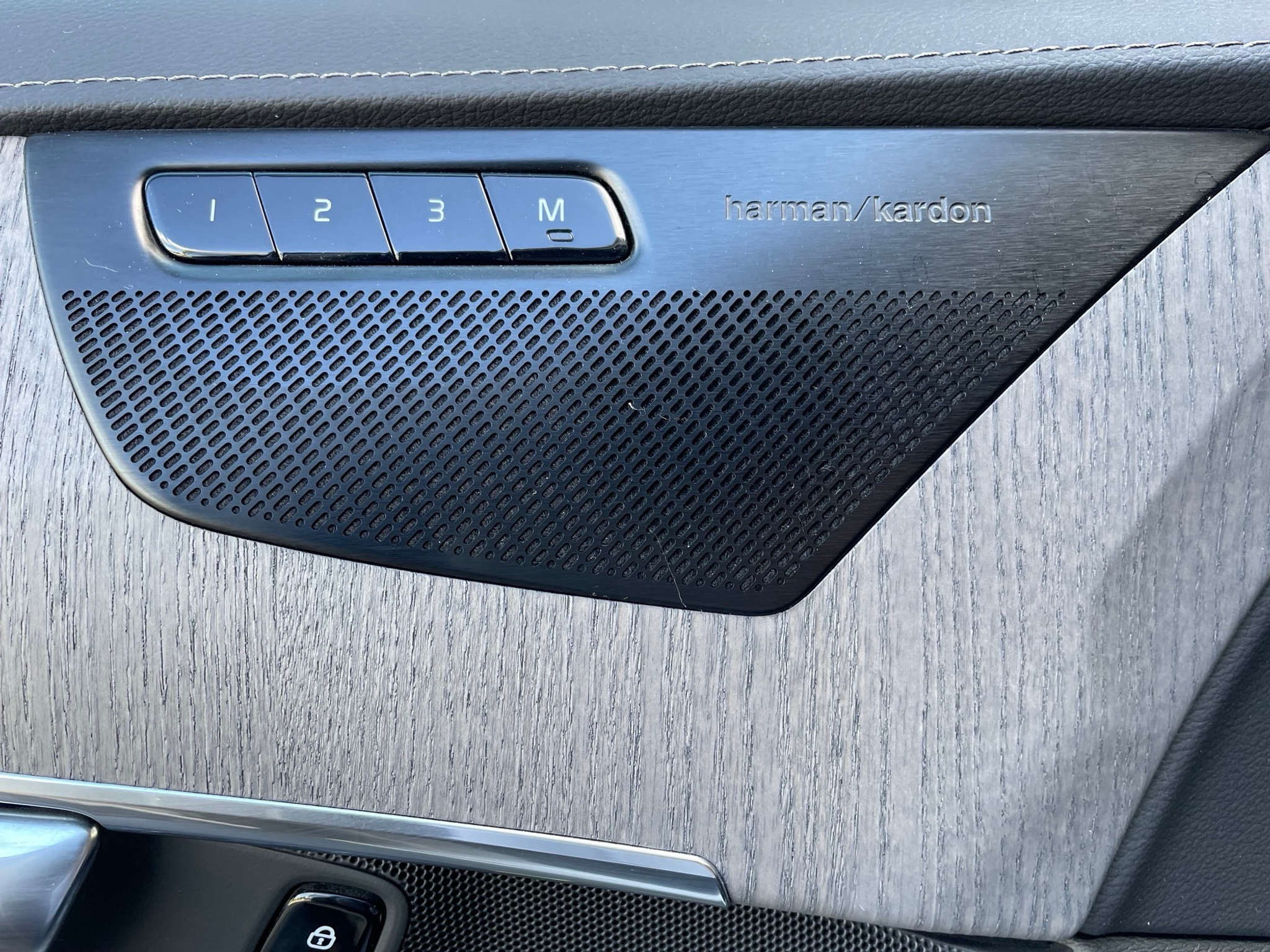 listing desktop thumbnail image 12